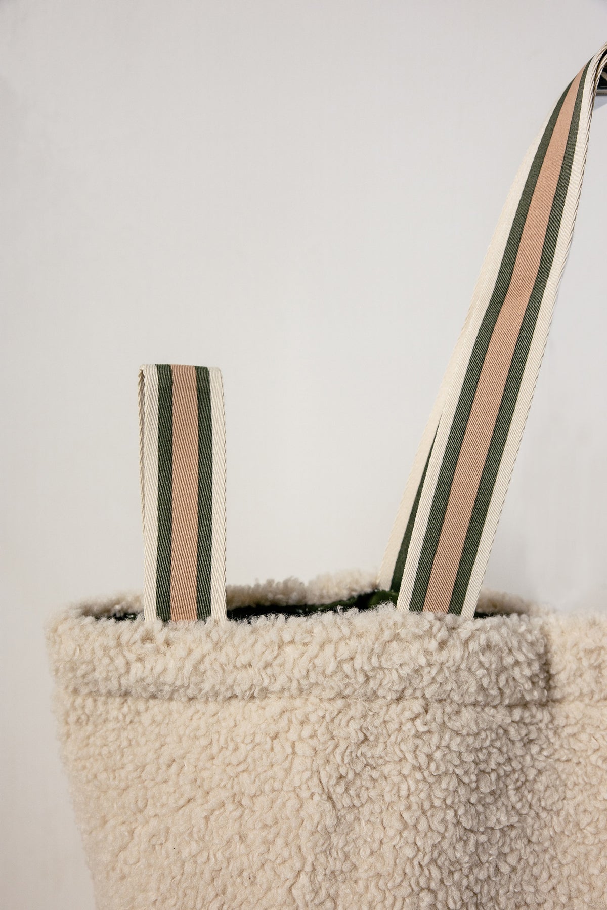 

Tote bag com efeito sherpa e interior de felpa Mulher Coletta Sherpa ecru | Freeman T. Porter
