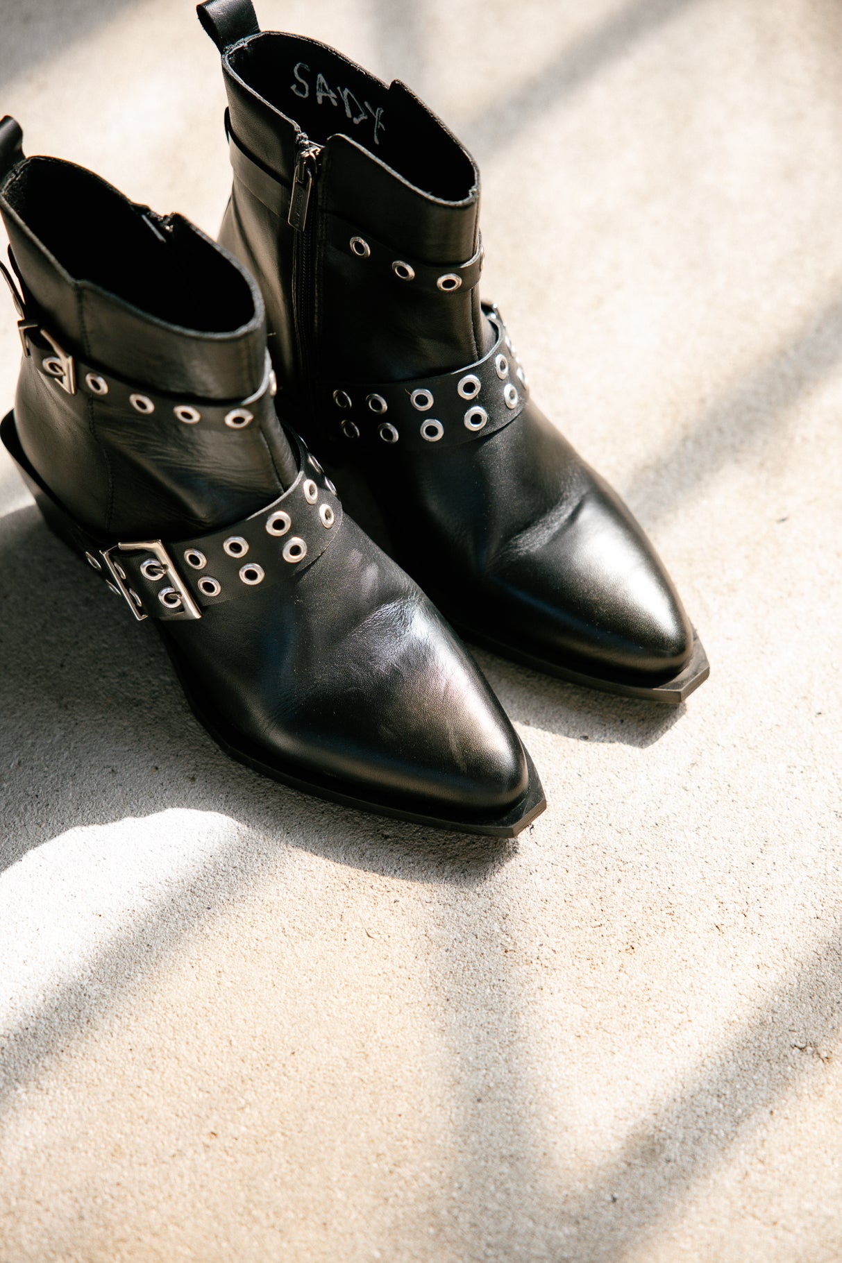   
            

Bottines Femme Sady black | Freeman T. Porter
          