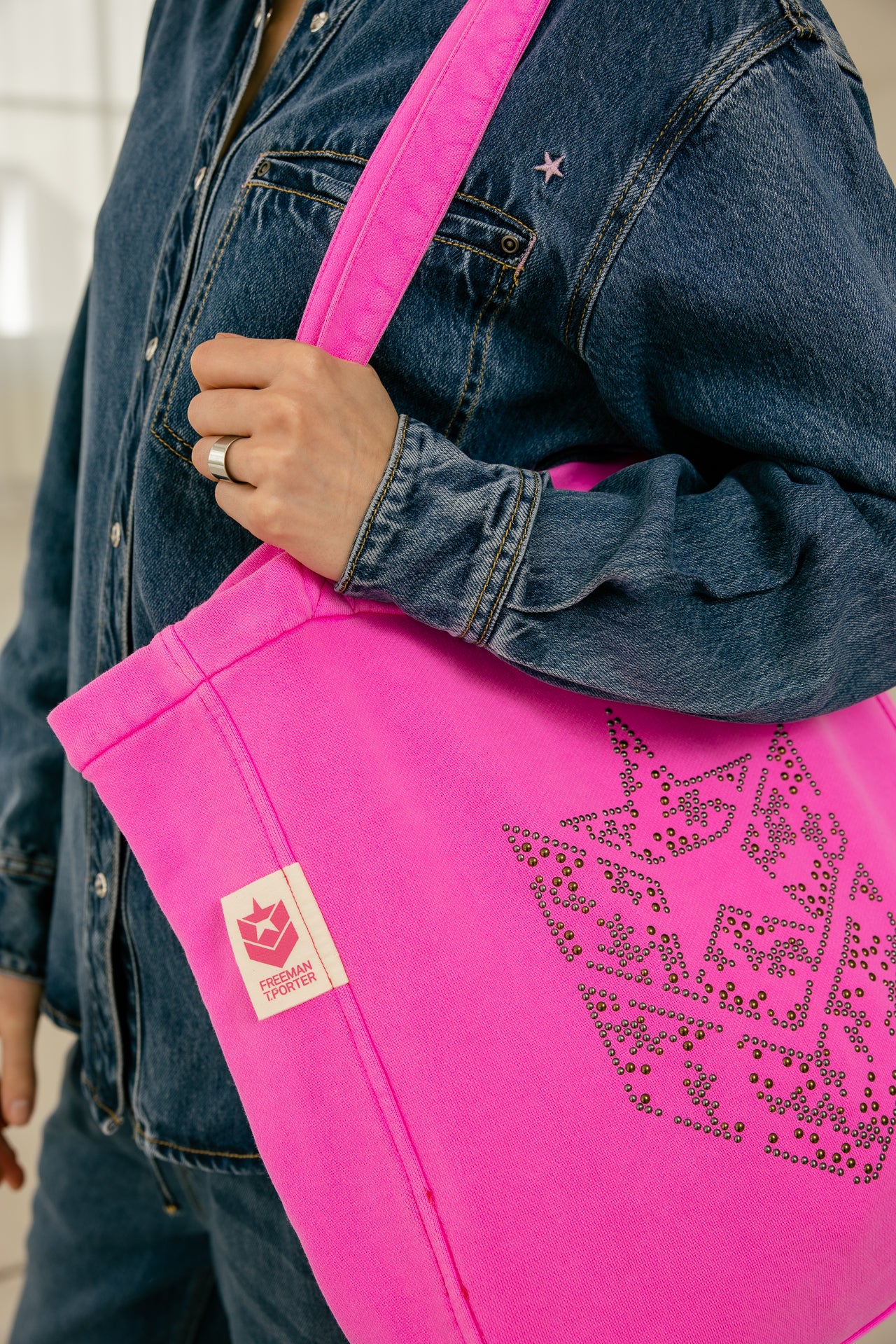 
              

Tote bag Femme Linny Icon neon pink | Freeman T. Porter
            