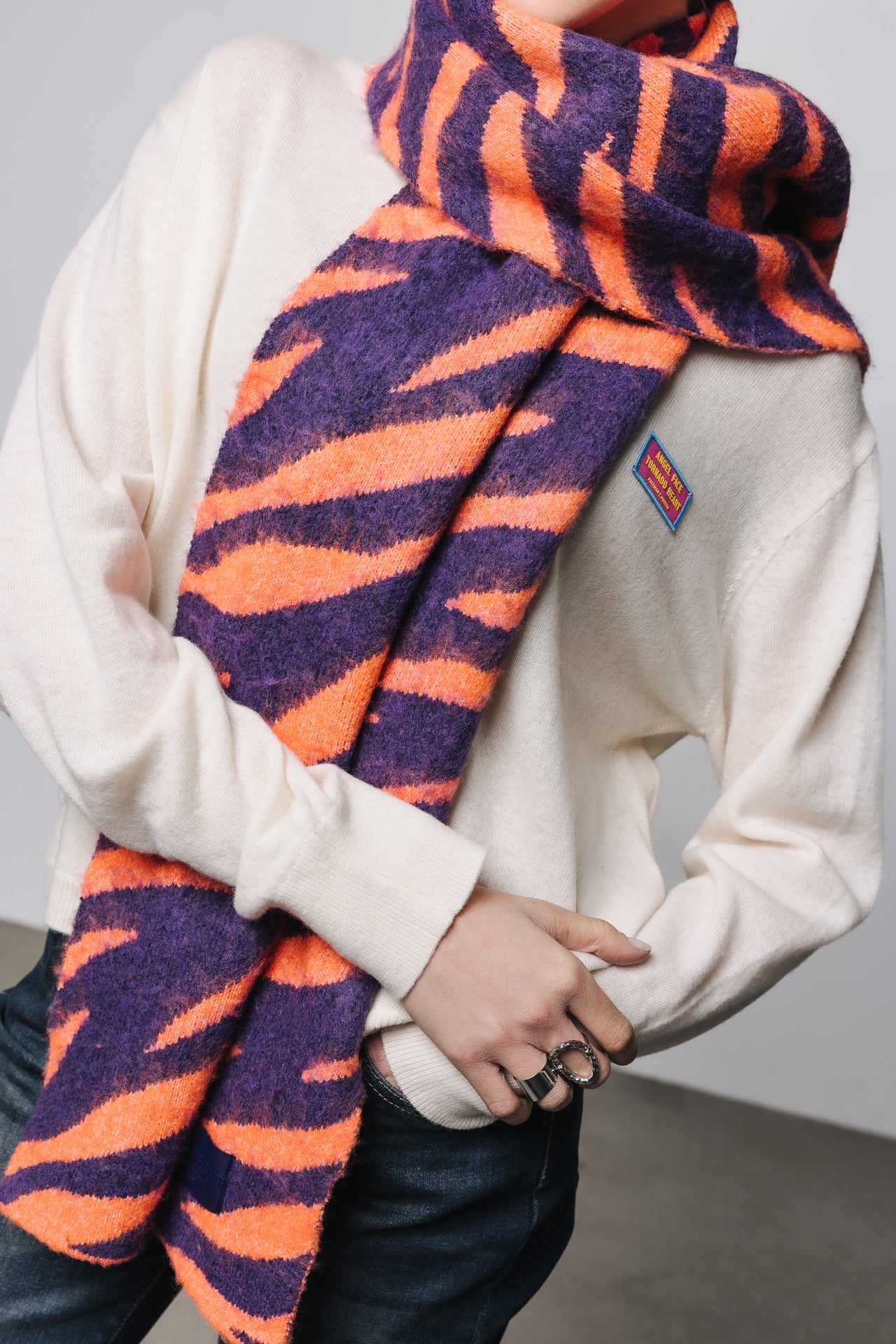 

Écharpe jacquard Femme Pario Zebra orange / purple | Freeman T. Porter