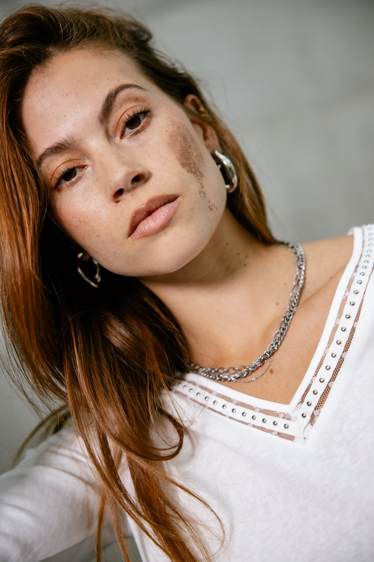 

T-shirt avec rivets Frau Torina Studs white | Freeman T. Porter