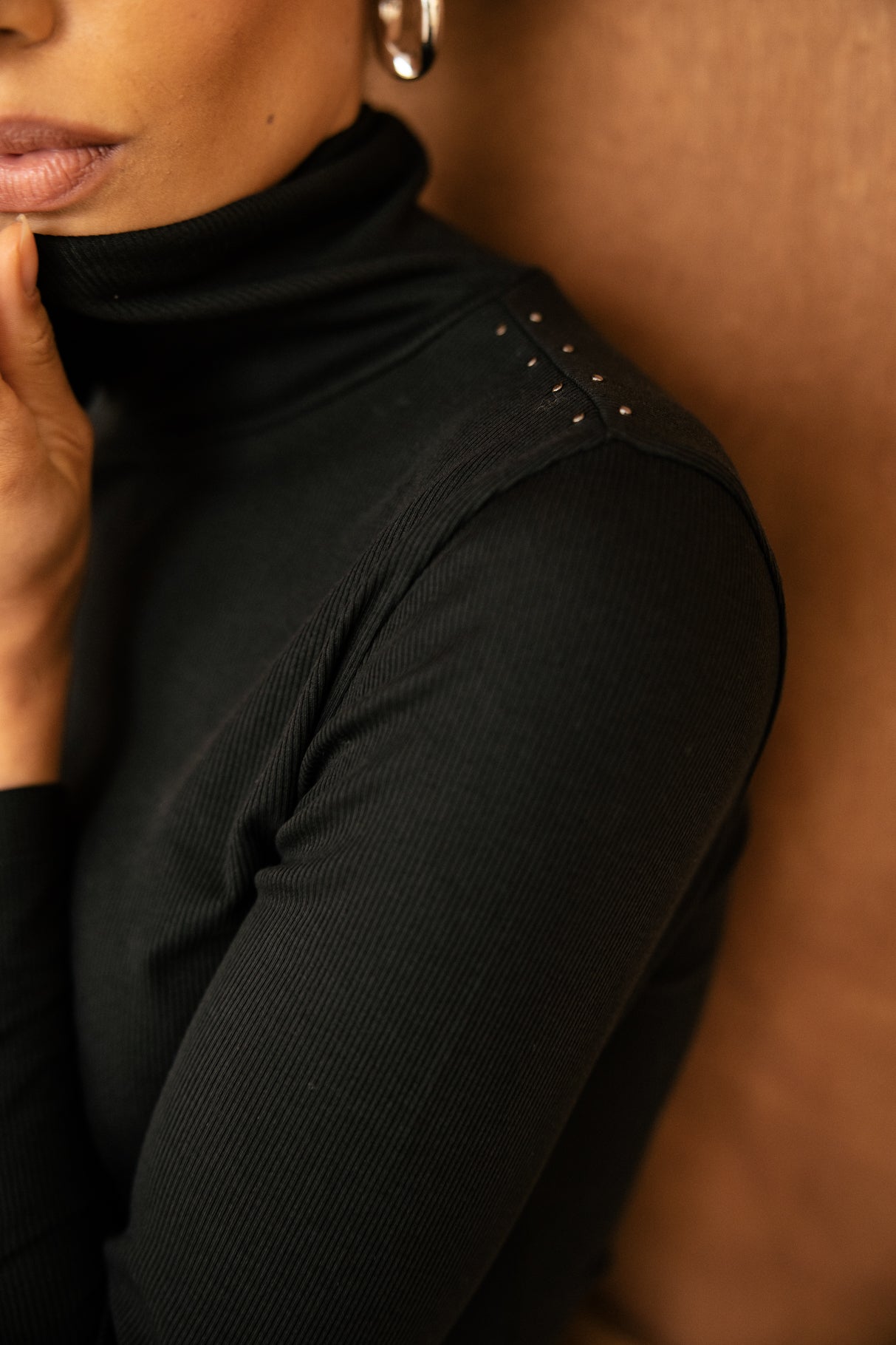 
              

T-shirt ajusté froncé à la taille Femme Tinca Colors black | Freeman T. Porter
            