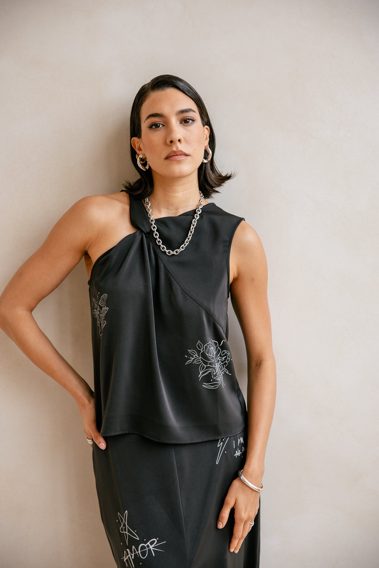   
            

Asymmetrisches Satin-Top Damen Topik Symbol black | Freeman T. Porter
          