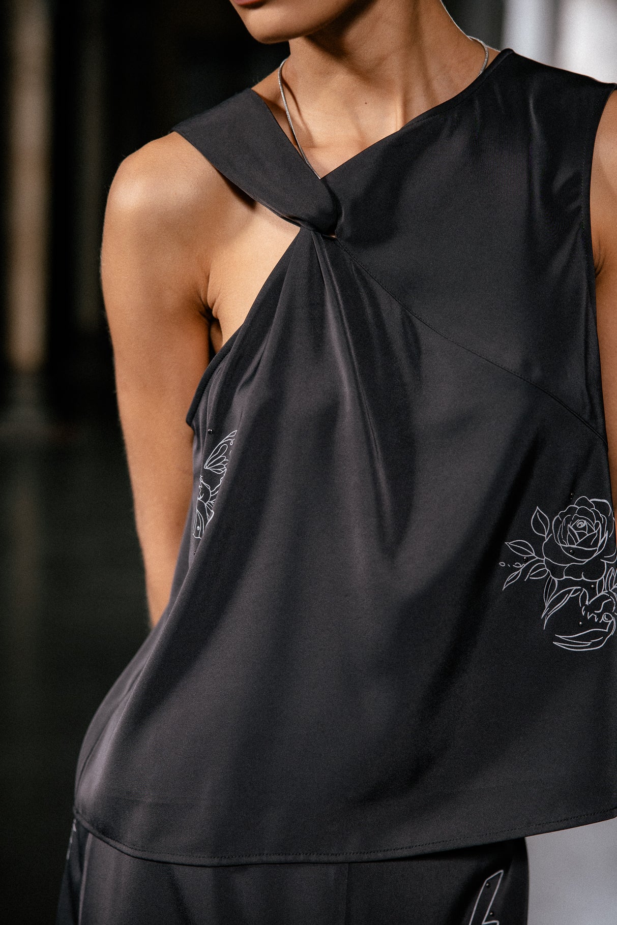 
              

Asymmetric satin top Women Topik Symbol black | Freeman T. Porter
            