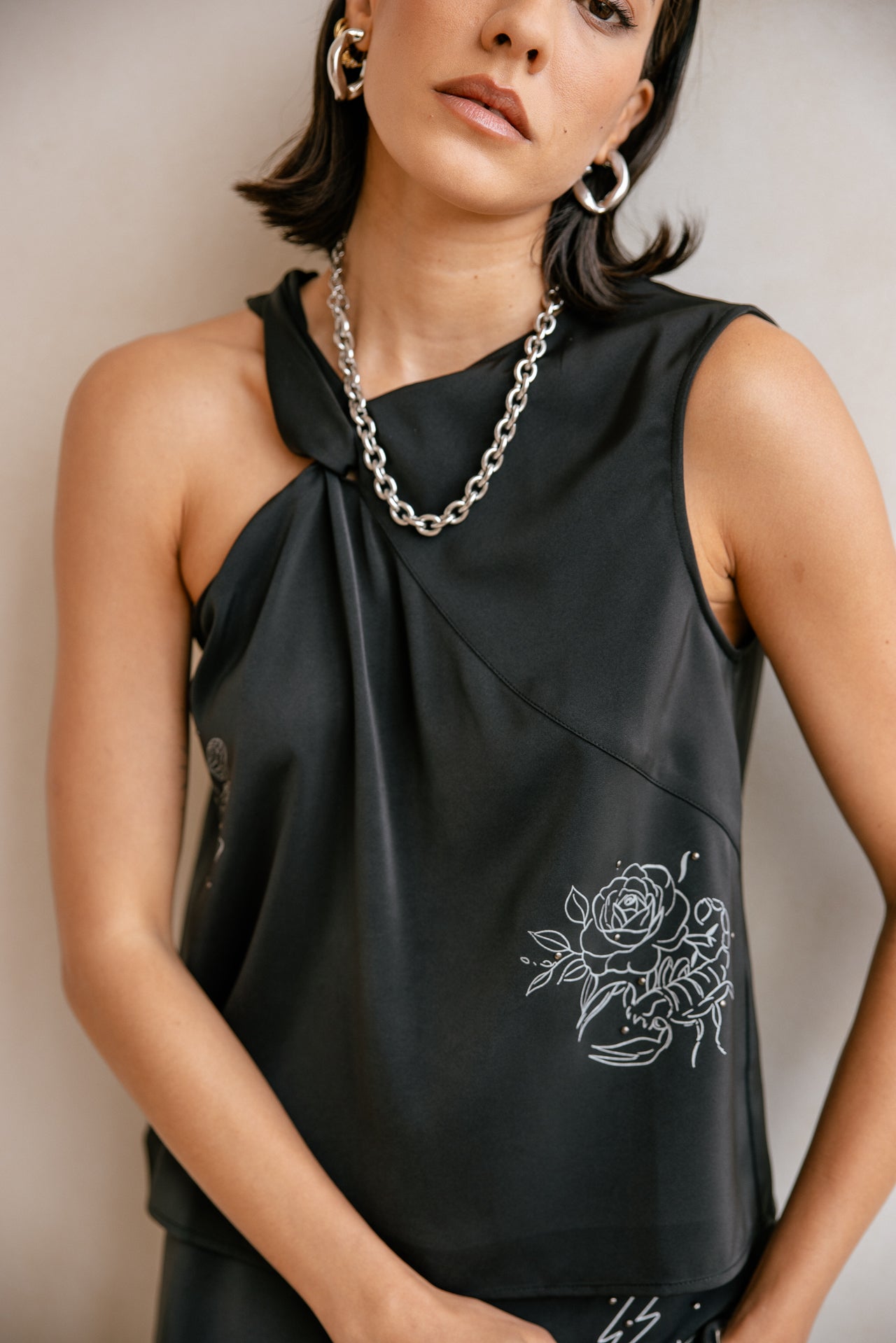

Asymmetrical satin top Women Topik Symbol black | Freeman T. Porter