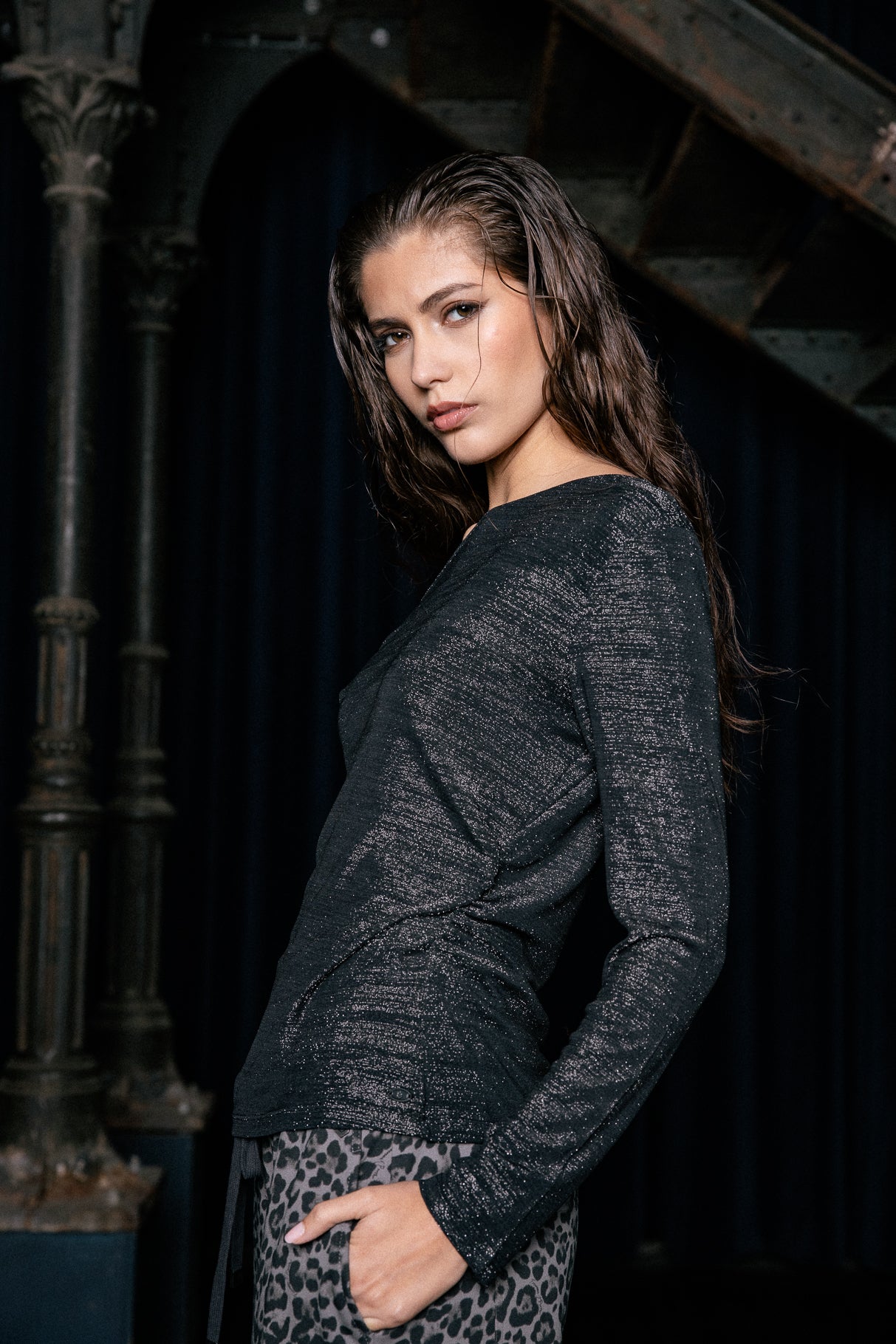 
              

Asymmetric T-Shirt Women Titcha Shiny silver black | Freeman T. Porter
            