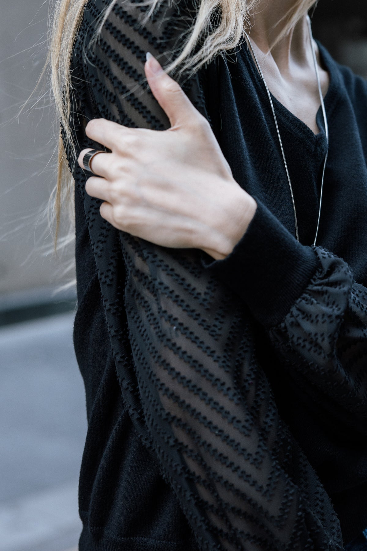 
              

Pull manches voile Femme Laonie Zig Zag black | Freeman T. Porter
            