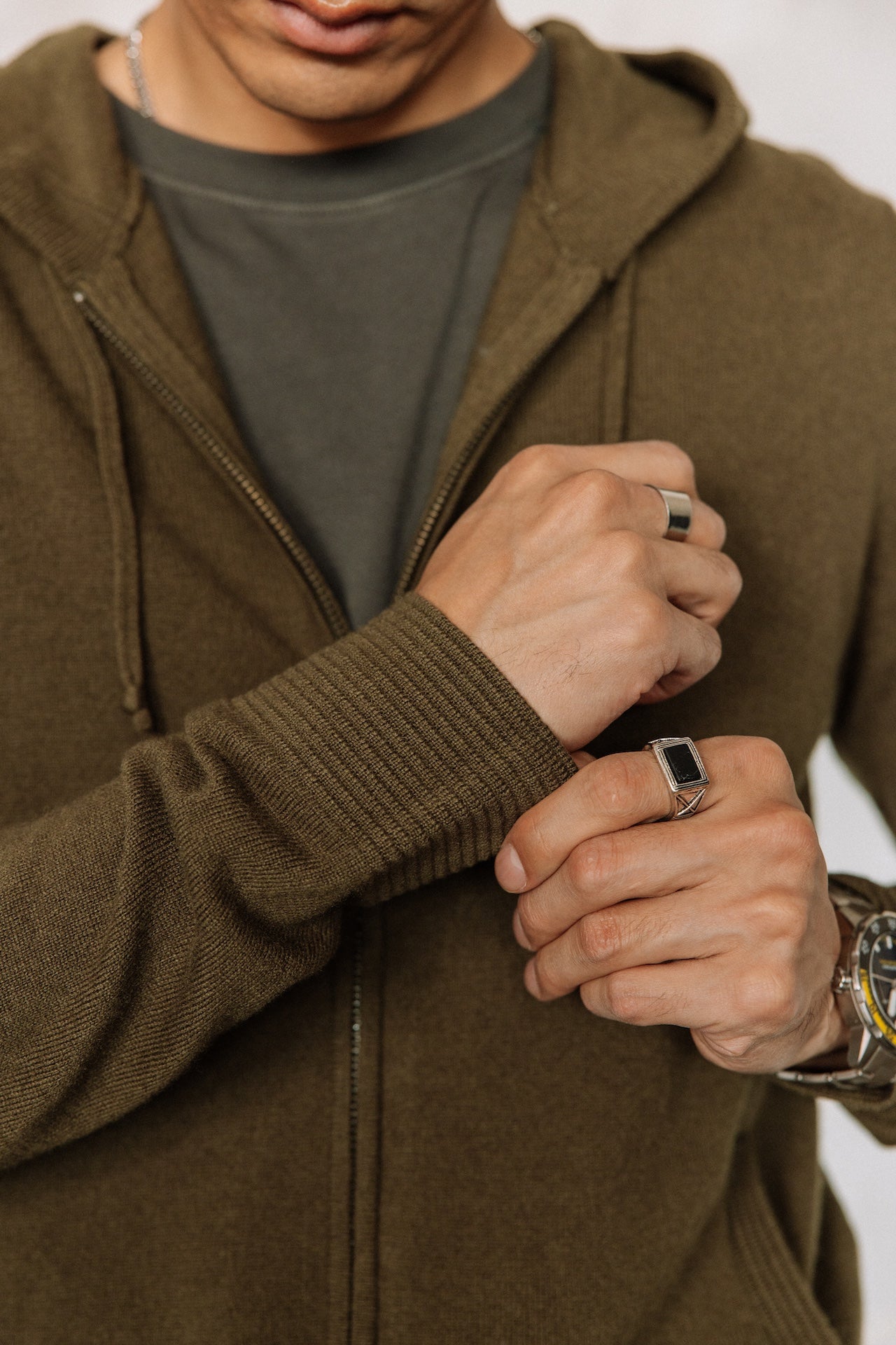 

Cardigan à capuche Hombres Lyam Macau olive night | Freeman T. Porter