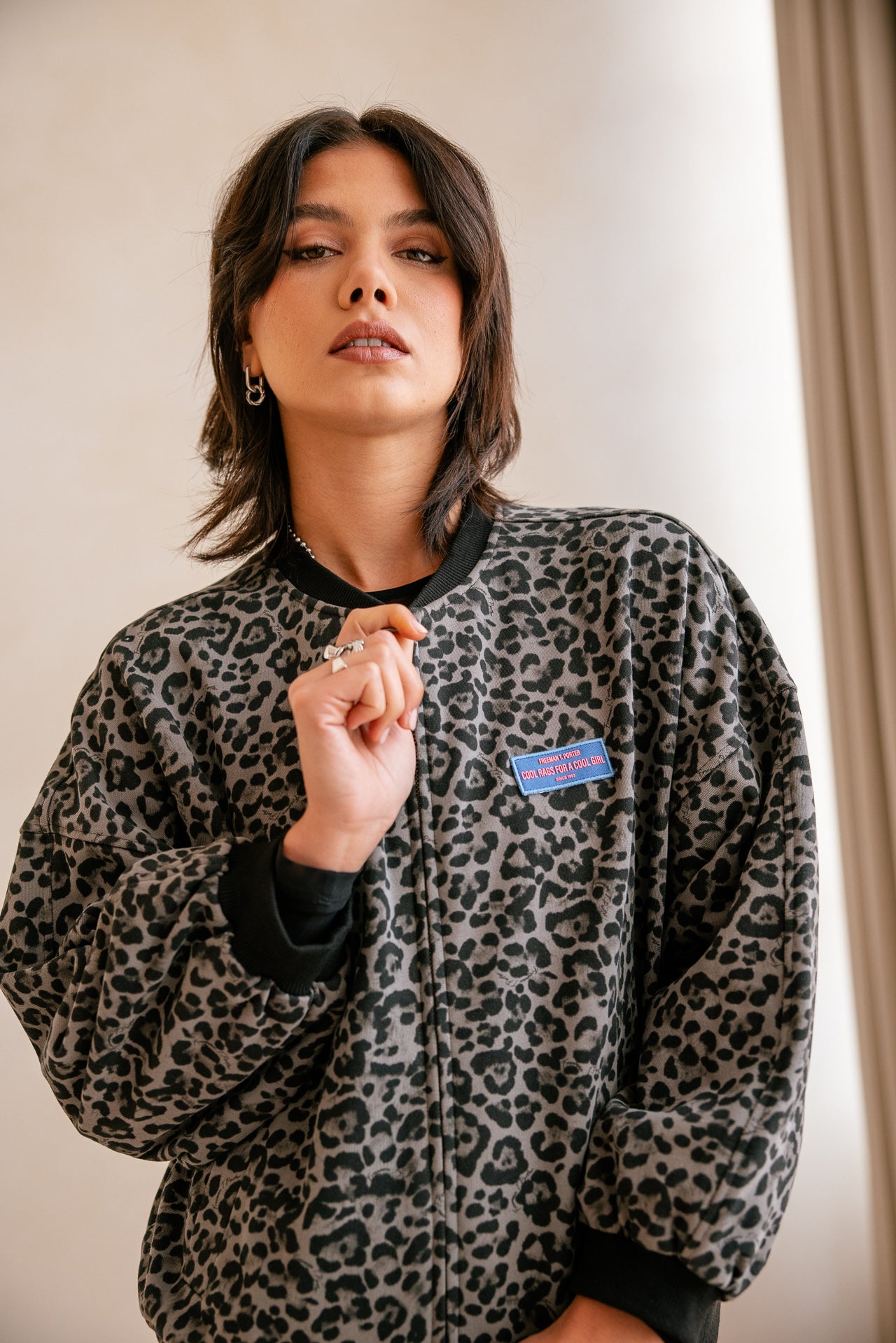 
              

Chaqueta estampada con cremallera Mujer Vega Leo grey | Freeman T. Porter
            