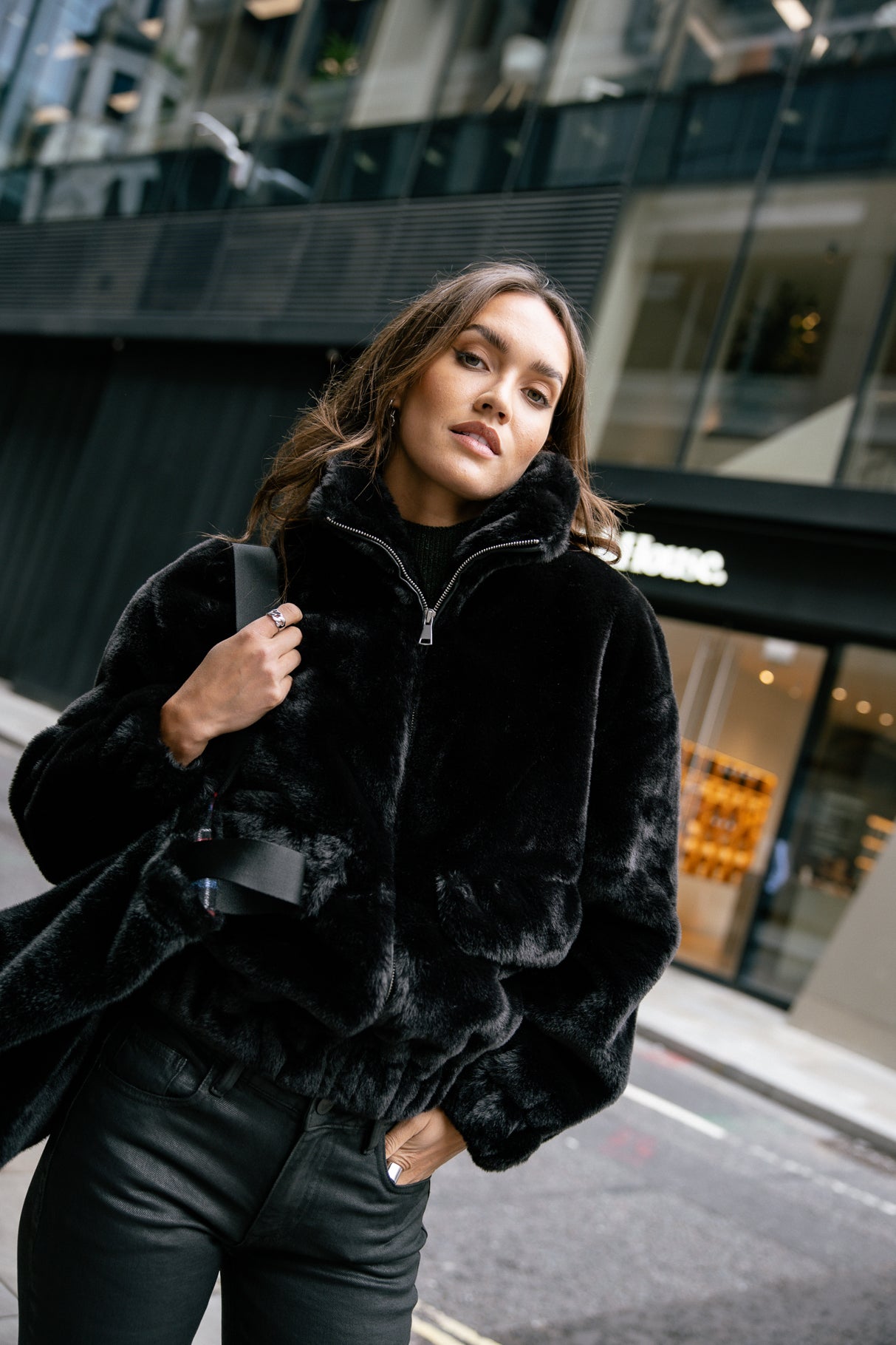 
              

Veste fourrée Woman Solly Fur black | Freeman T. Porter
            