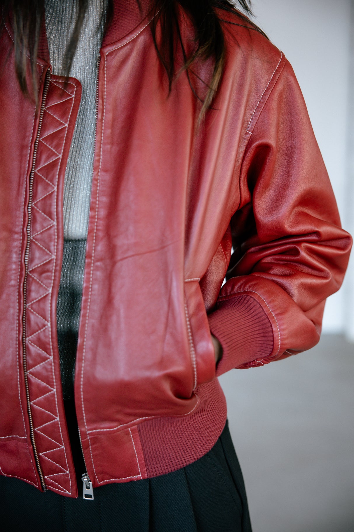 
              

Bomber en cuir Woman Vlad Cuir rhythmic red | Freeman T. Porter
            