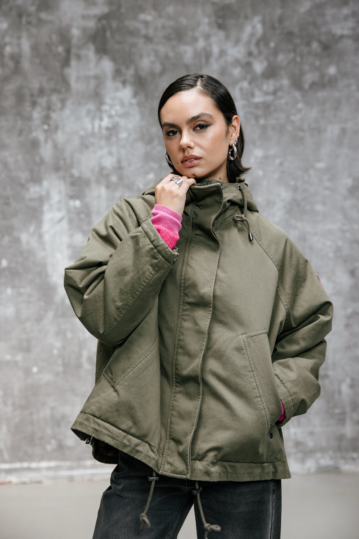   
            

Kurzer Parka mit Kapuze Damen Vendana Leo olive night | Freeman T. Porter
          