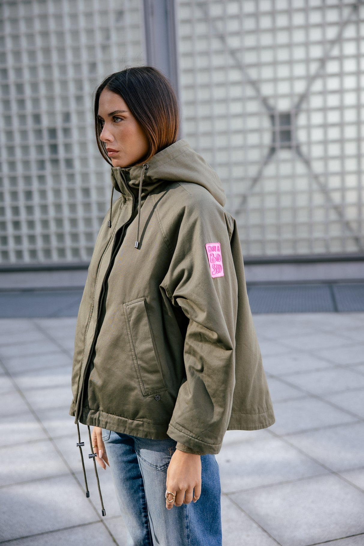 
              

Parka courte à capuche Femme Vendana Leo olive night | Freeman T. Porter
            