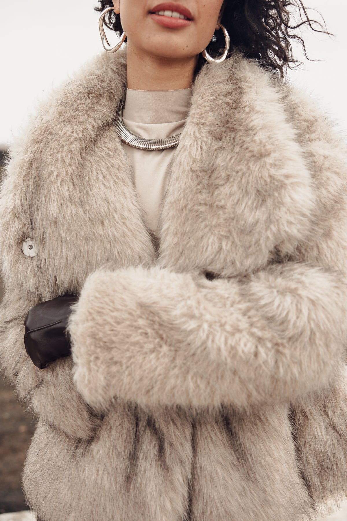 
              

Casaco de pelo sintético Mulher Marbela Fur beige melange | Freeman T. Porter
            