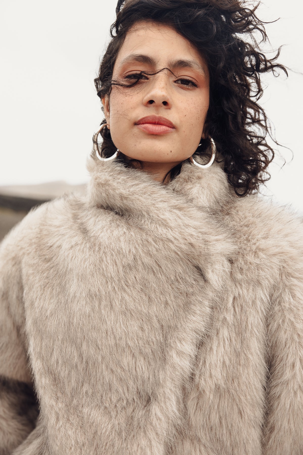 

Casaco de pelo sintético Mulher Marbela Fur beige melange | Freeman T. Porter