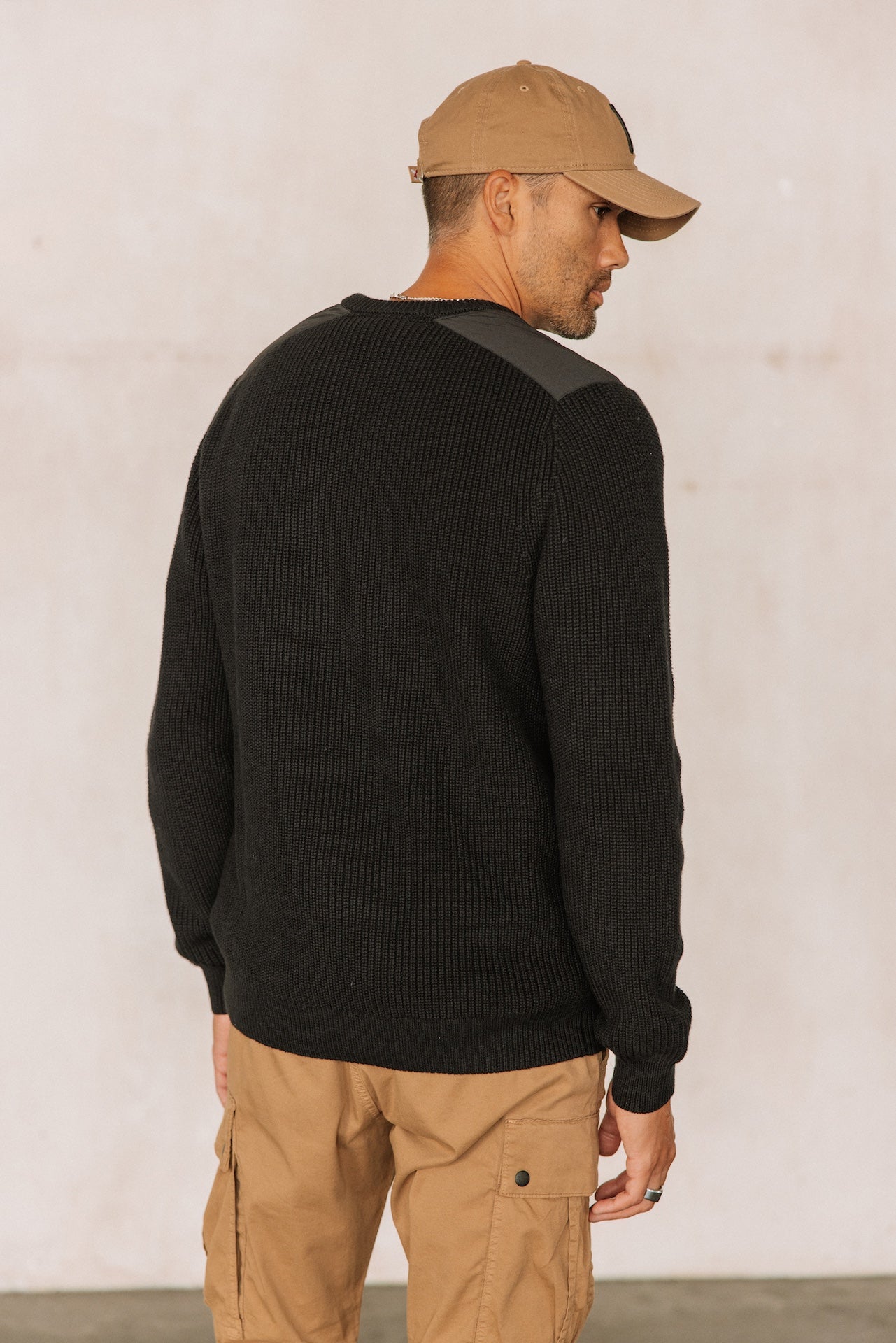 

Pull empiècement épaules Men Pavel Shoulder black | Freeman T. Porter