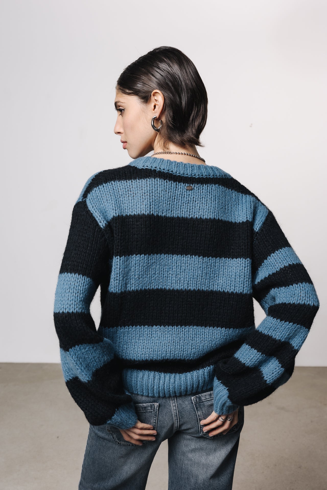 
              

Jersey de mohair a rayas Mujer Panko black / blue | Freeman T. Porter
            