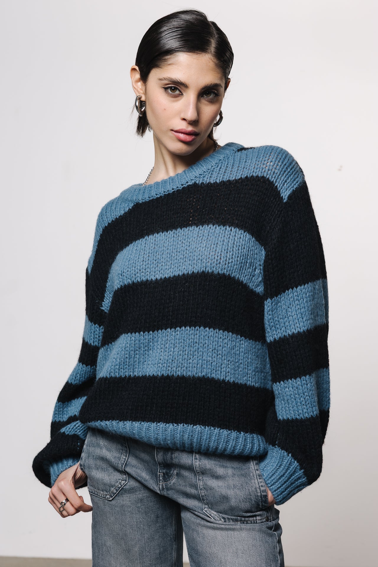   
            

Jersey de mohair a rayas Mujer Panko black / blue | Freeman T. Porter
          
