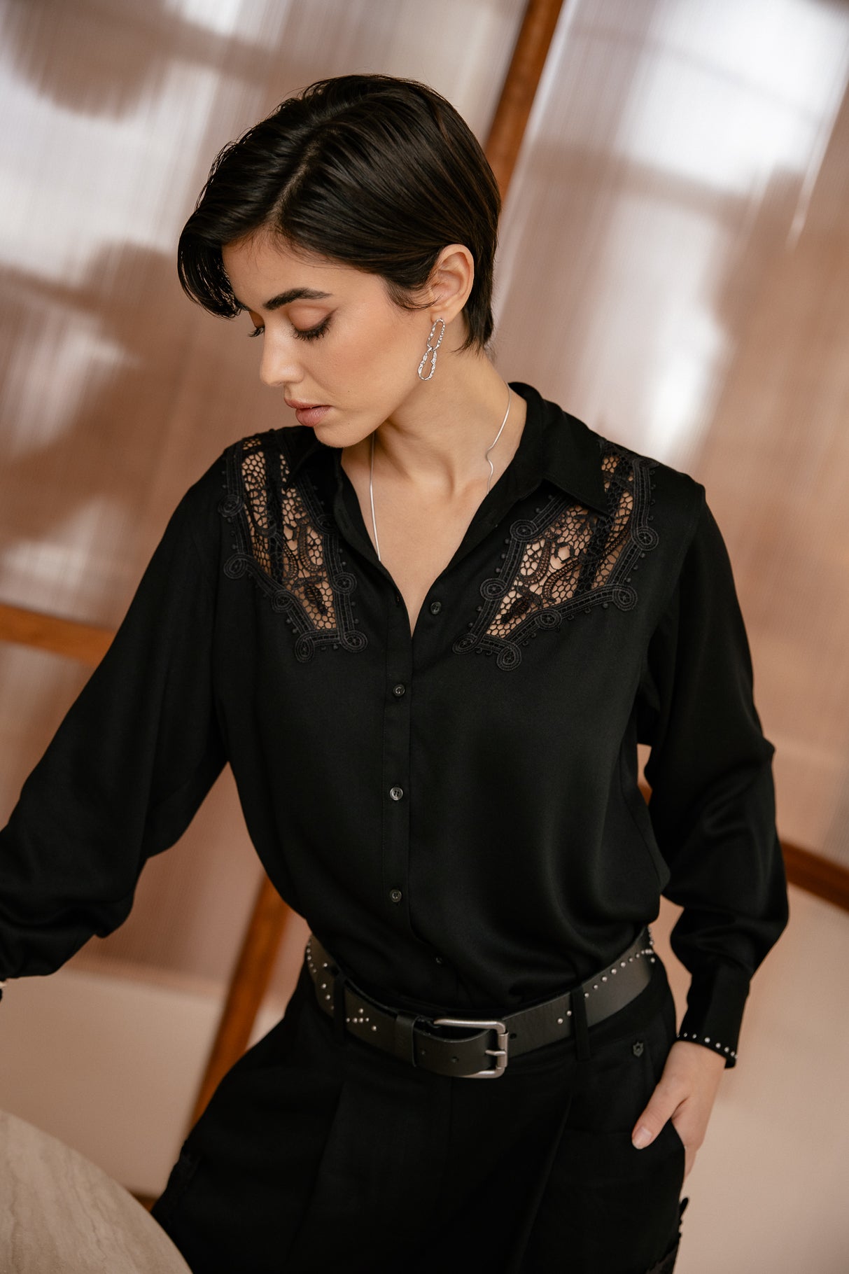

Chemise patchs dentelle Femme Cozzio black | Freeman T. Porter