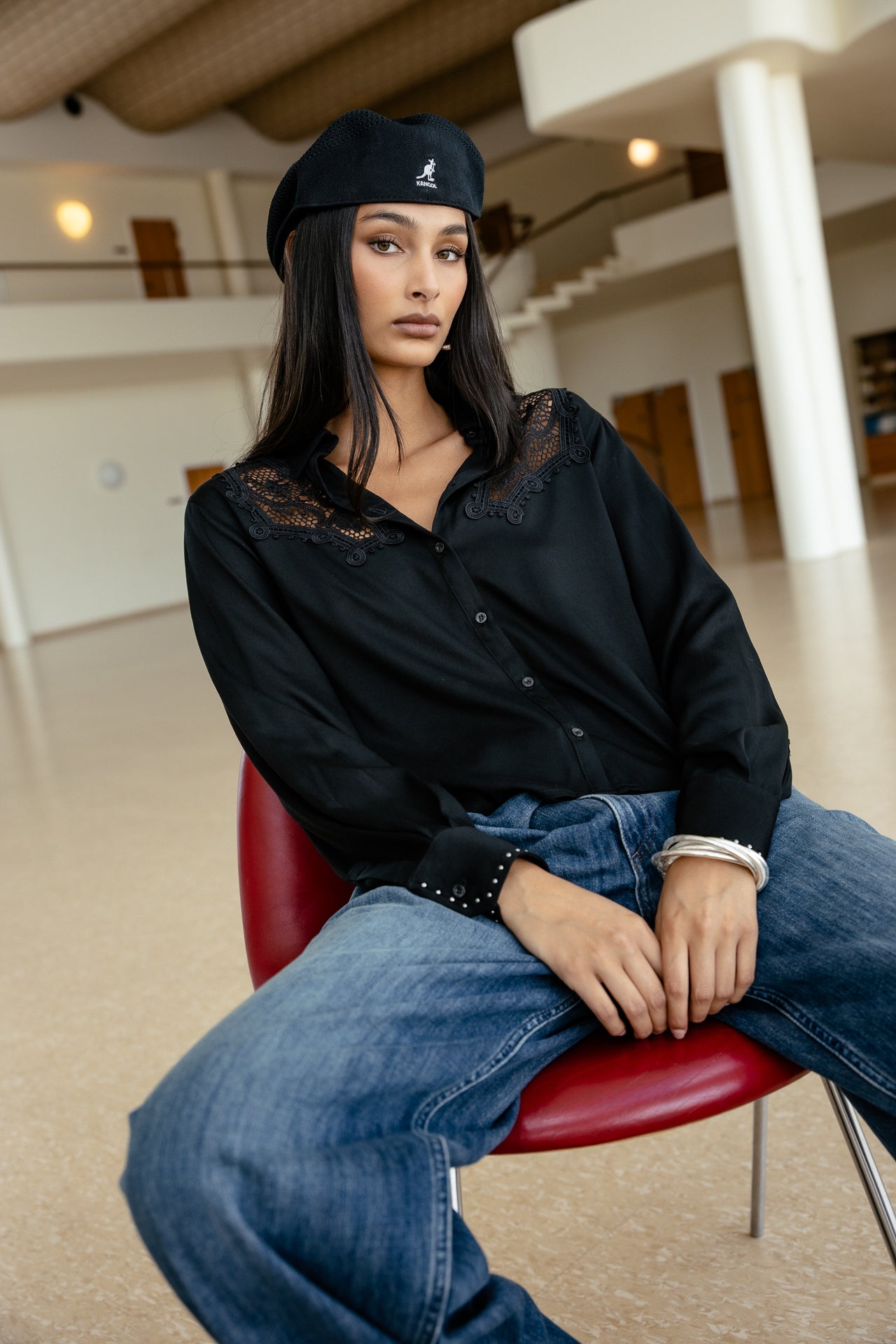 

Spitzenbluse mit Patches Damen Cozzio black | Freeman T. Porter