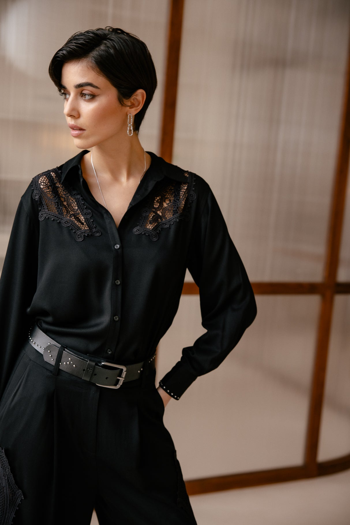 

Chemise patchs dentelle Femme Cozzio black | Freeman T. Porter