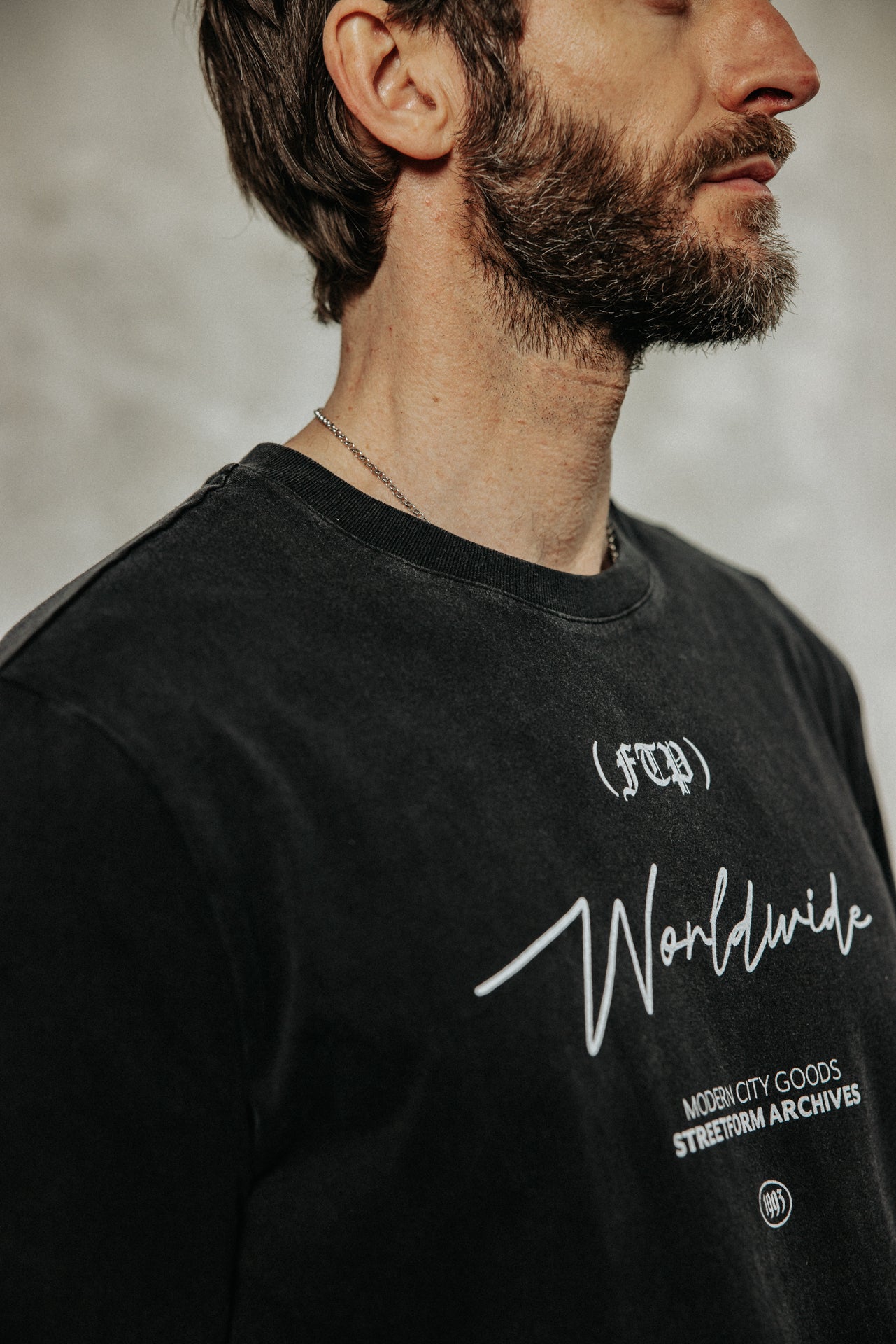 

Camiseta de corte recto Hombre Chuck Worldwide black | Freeman T. Porter