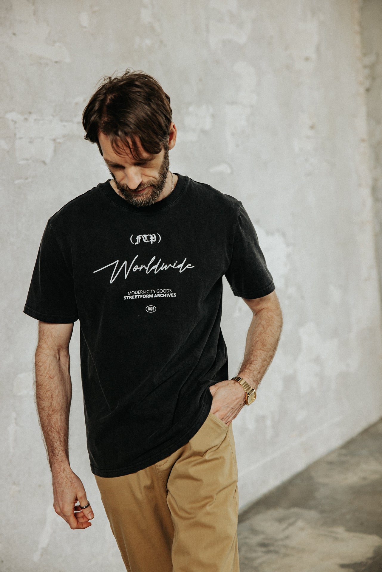 

Camiseta de corte recto Hombre Chuck Worldwide black | Freeman T. Porter