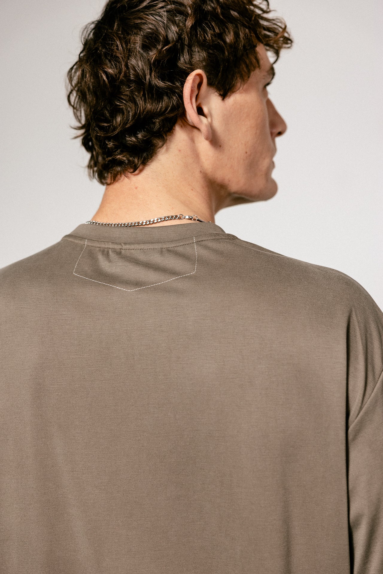 

Camiseta de corte recto Hombre Chuck Pocket brown | Freeman T. Porter