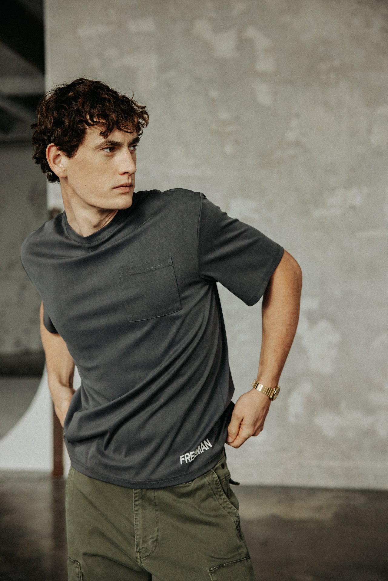 

Gerades T-Shirt Herren Chuck Pocket indigo | Freeman T. Porter