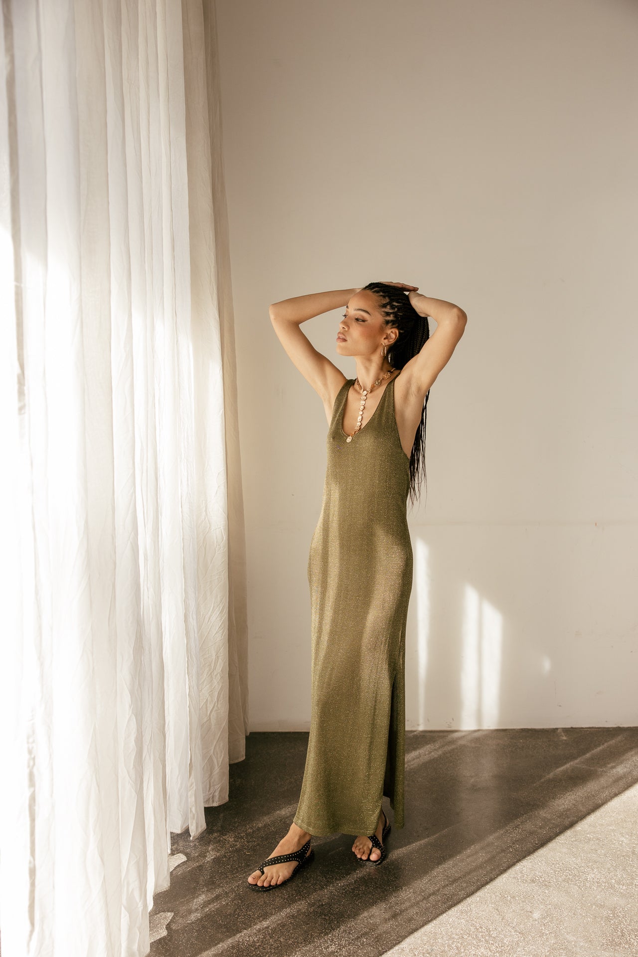 

Vestido largo recto de lentejuelas con pequeña abertura Mujer Rattina Lurex khaki | Freeman T. Porter