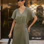 

Midi-Kleid mit V-Ausschnitt aus Leinen Damen Rushina Plain Linen kaki sauge | Freeman T. Porter