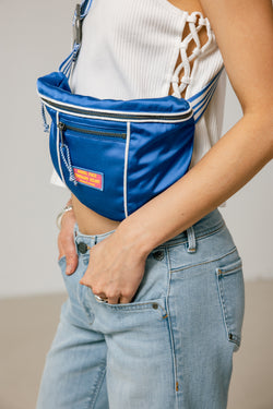 

Riñonera Mujer Bea Satin dazzling blue | Freeman T. Porter