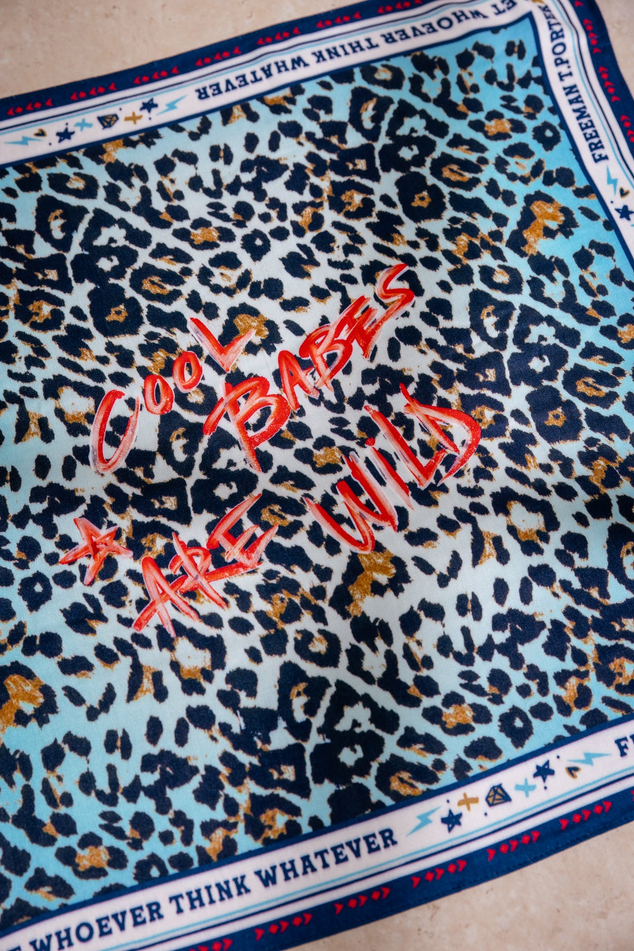 
              

Foulard Femme Folka Cool Babes Small blue | Freeman T. Porter
            