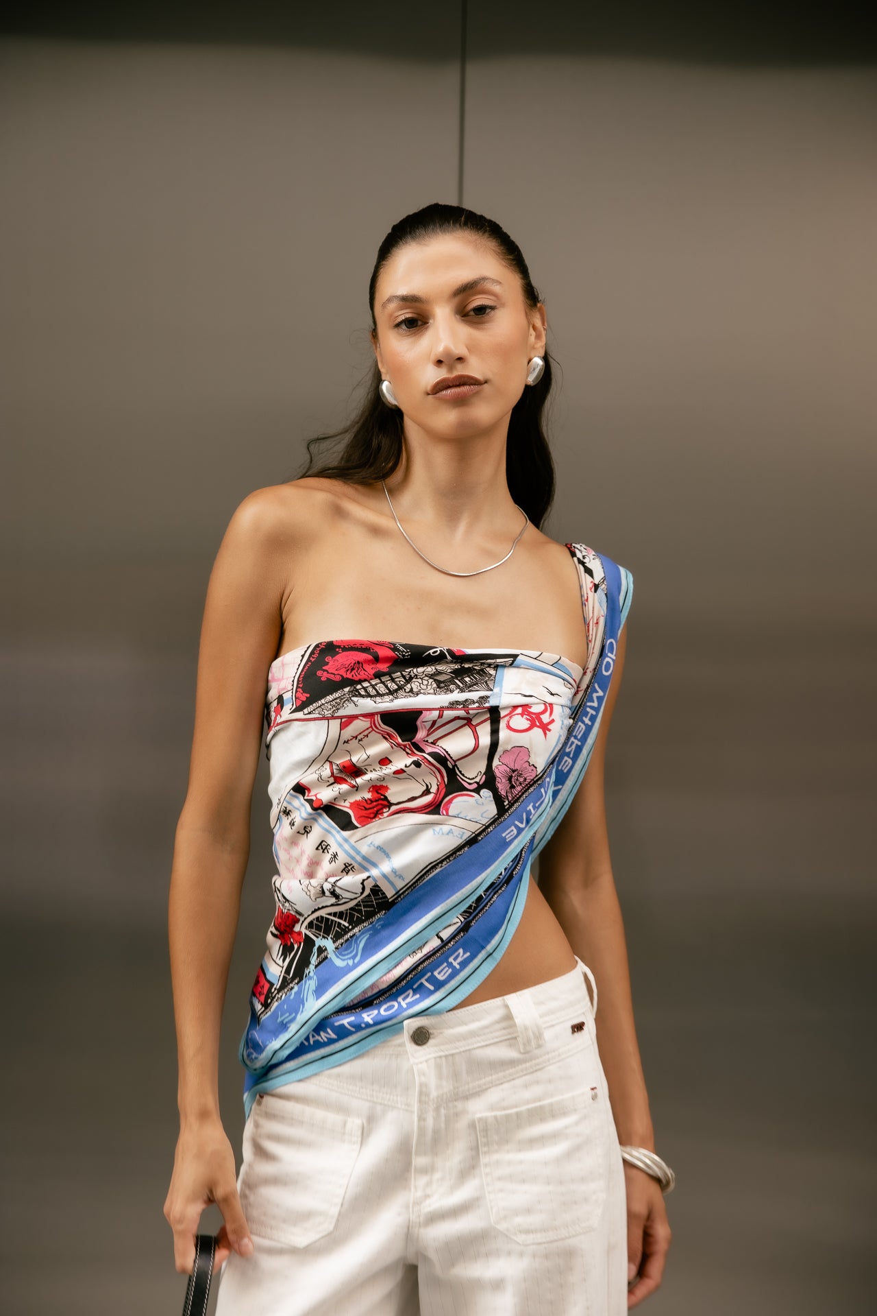   
            

Foulard Femme Folka Tokyo Street Big blue | Freeman T. Porter
          