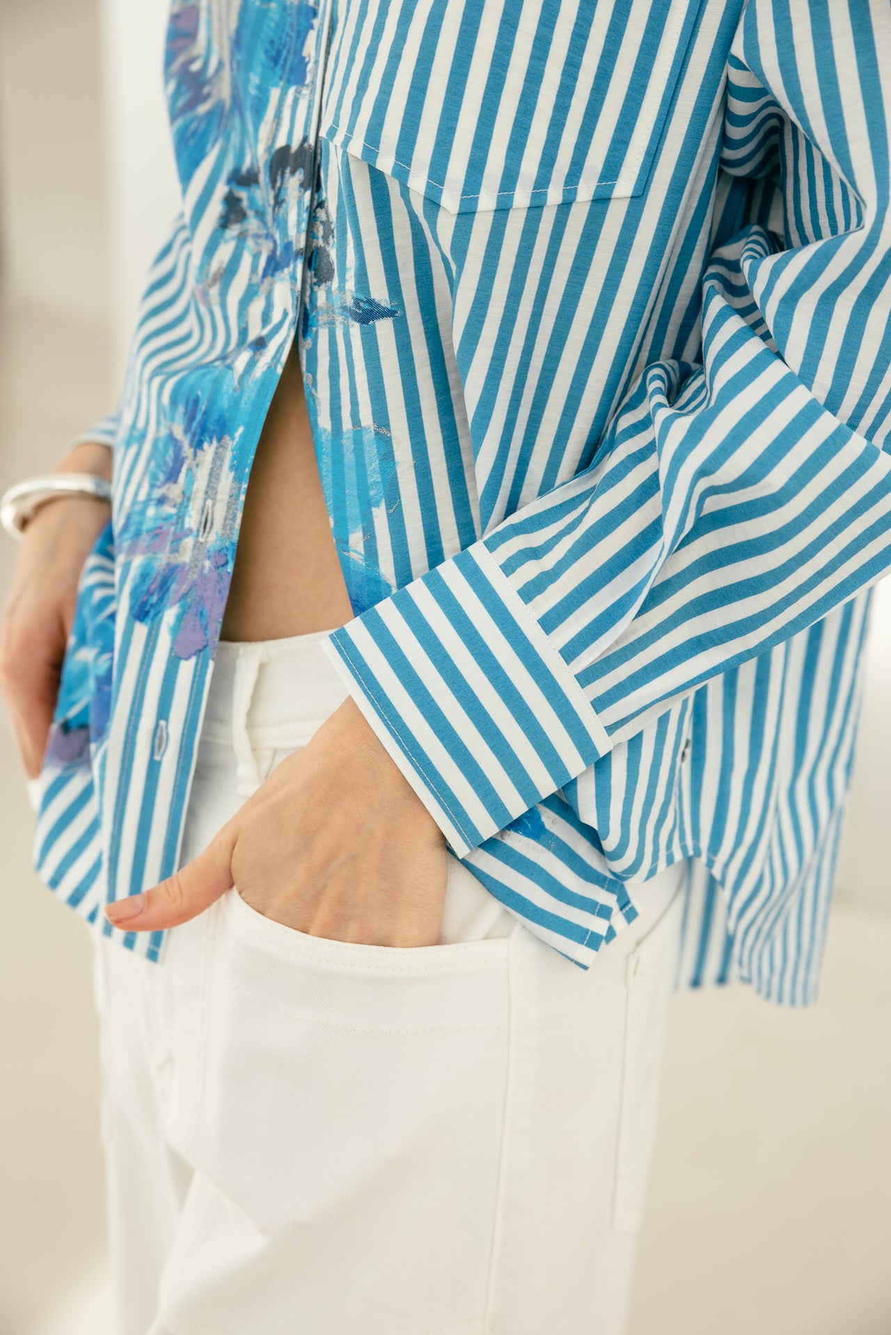 

Chemise boyfriend rayée Femme Chella Bleached Flowers meditteranean blue | Freeman T. Porter