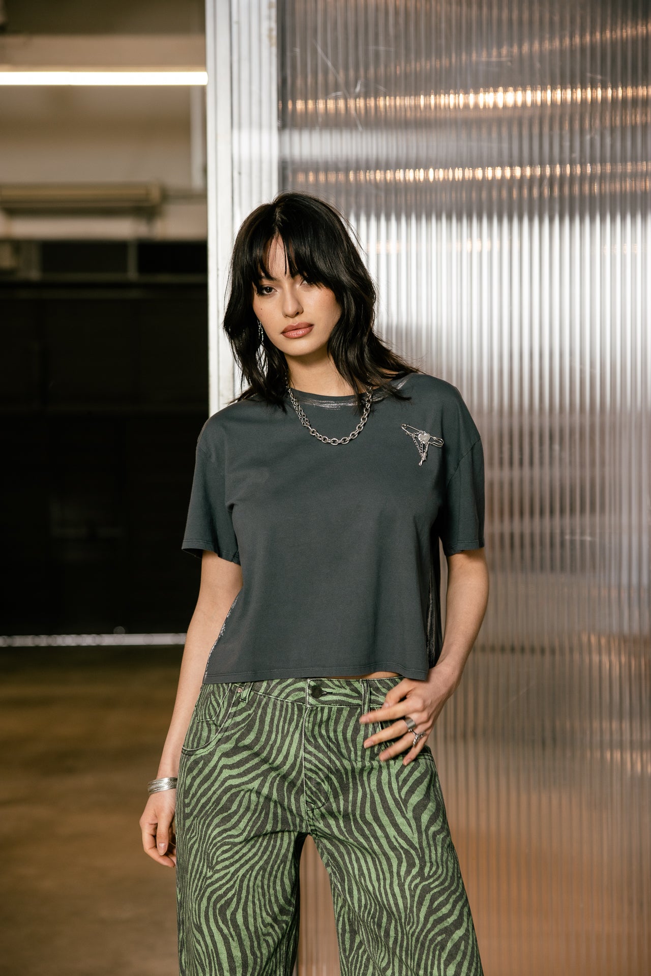 
              

T-shirt large croisé dos Femme Tissalia Foil carbone | Freeman T. Porter
            