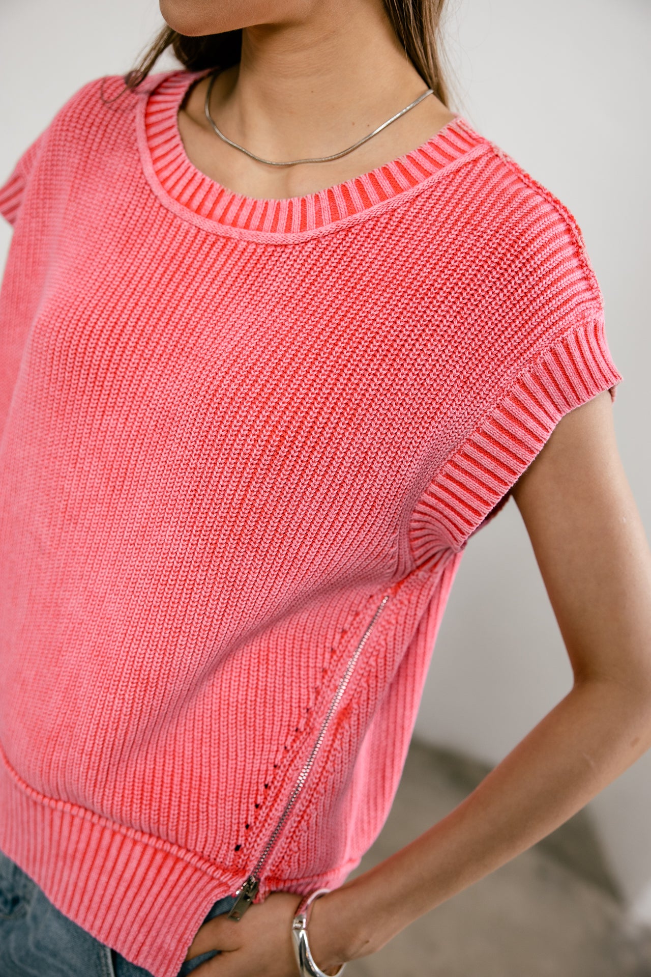   
            

Sleeveless zip-up sweater Women Phancy Summer hibiscus | Freeman T. Porter
          