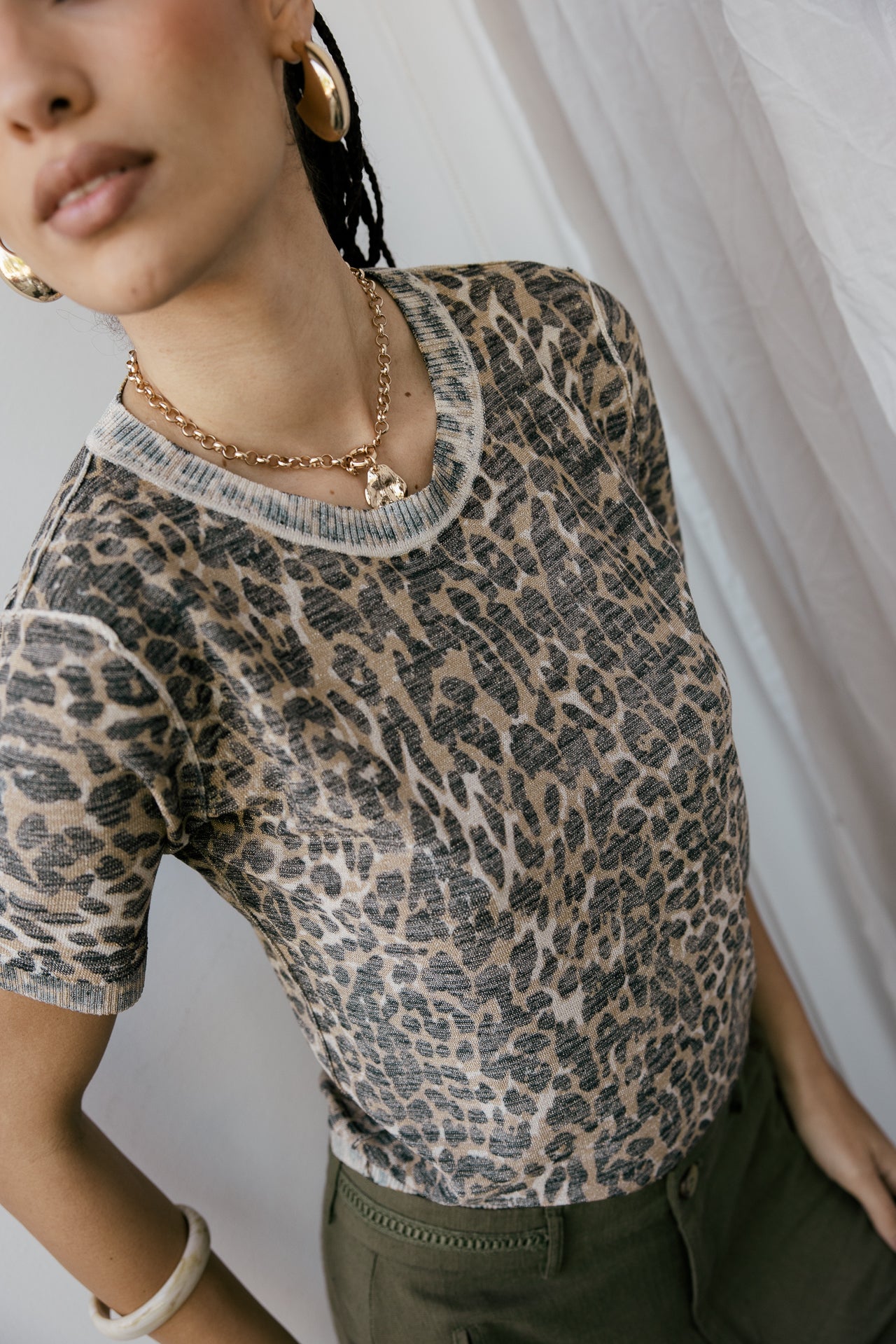   
            

T-Shirt aus schimmerndem Strick mit Aufdruck Damen Pheed Revers Leo ecru | Freeman T. Porter
          