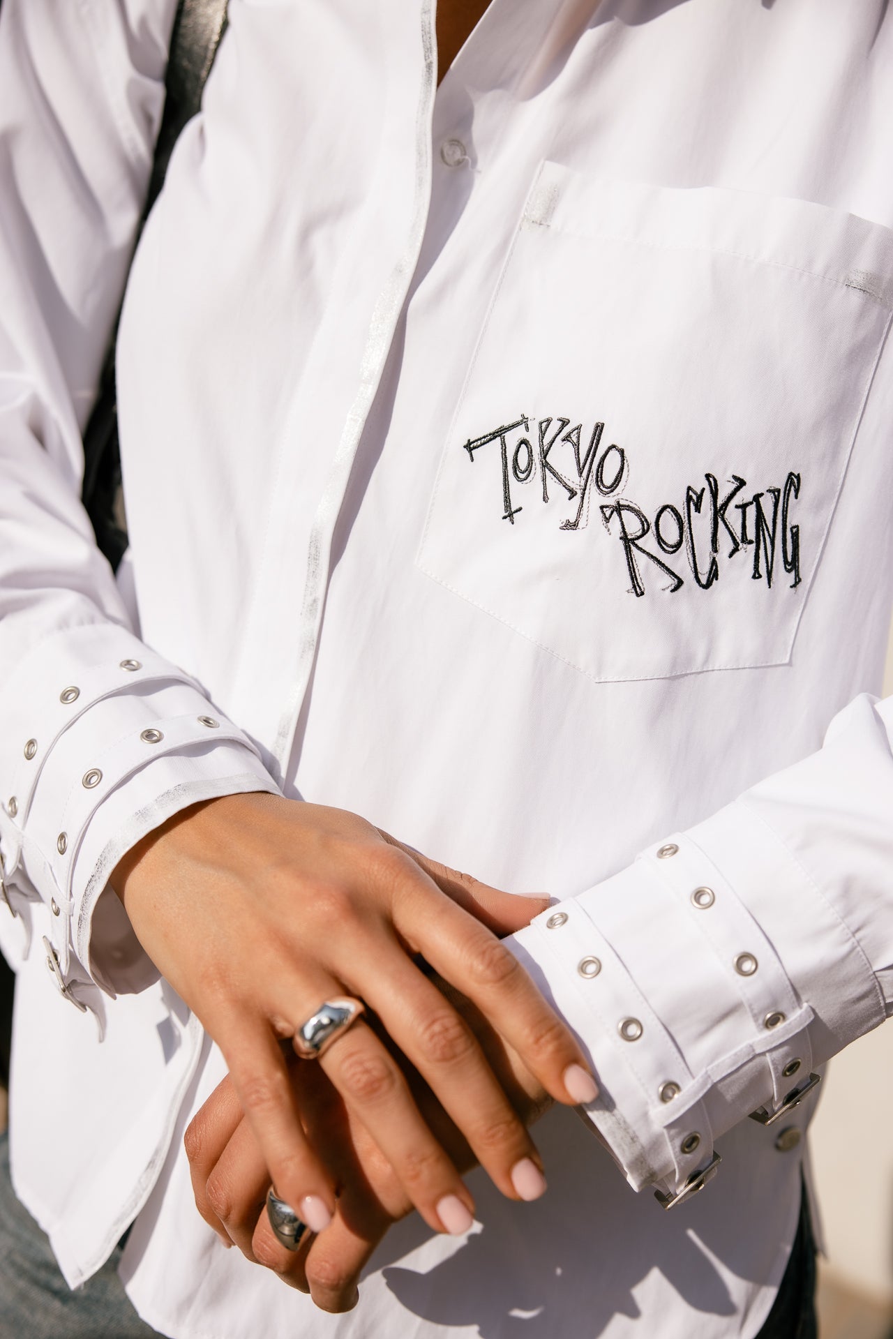 

Hemd mit mehreren Details Damen Cheryne Tokyo Street white | Freeman T. Porter