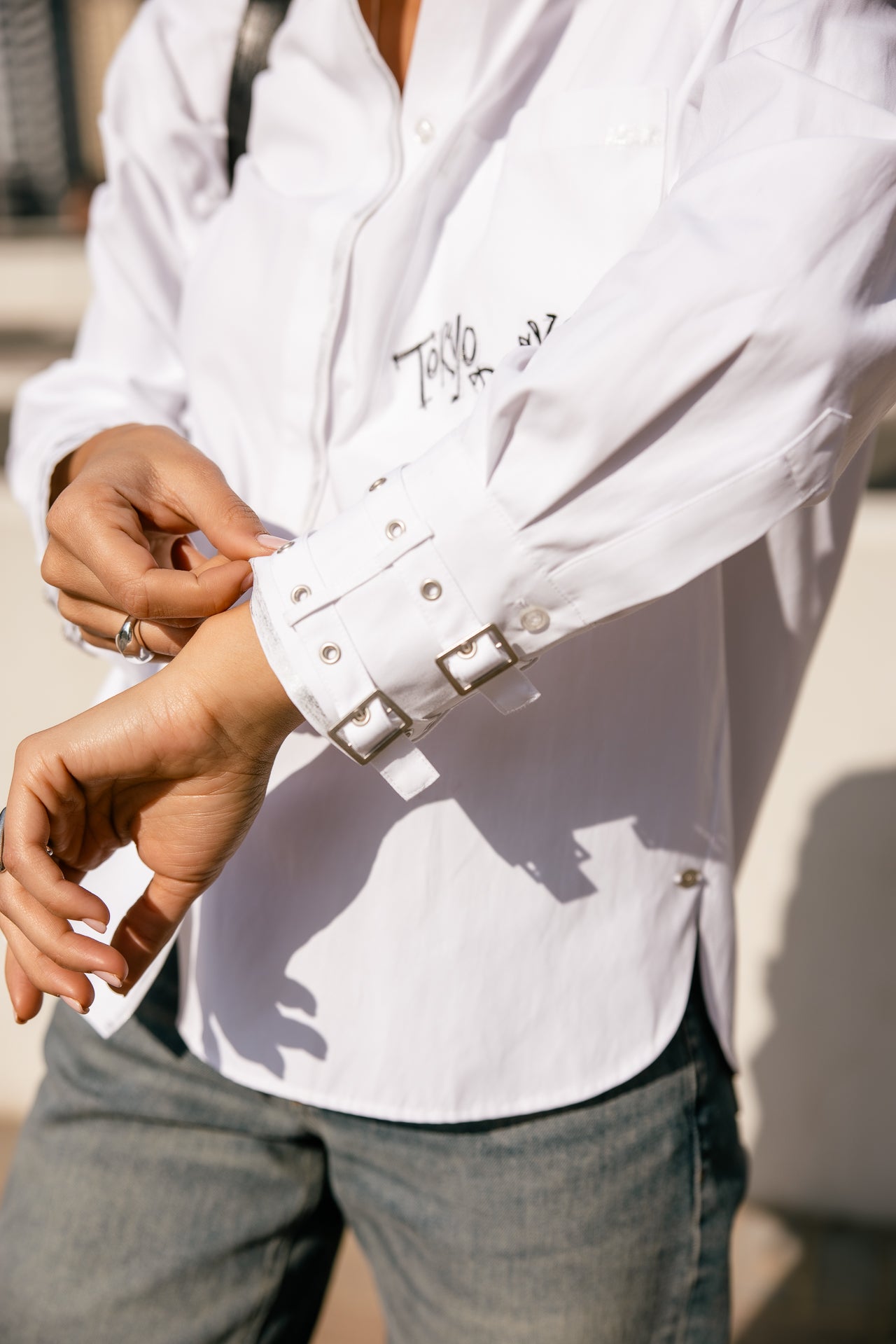 

Hemd mit mehreren Details Damen Cheryne Tokyo Street white | Freeman T. Porter