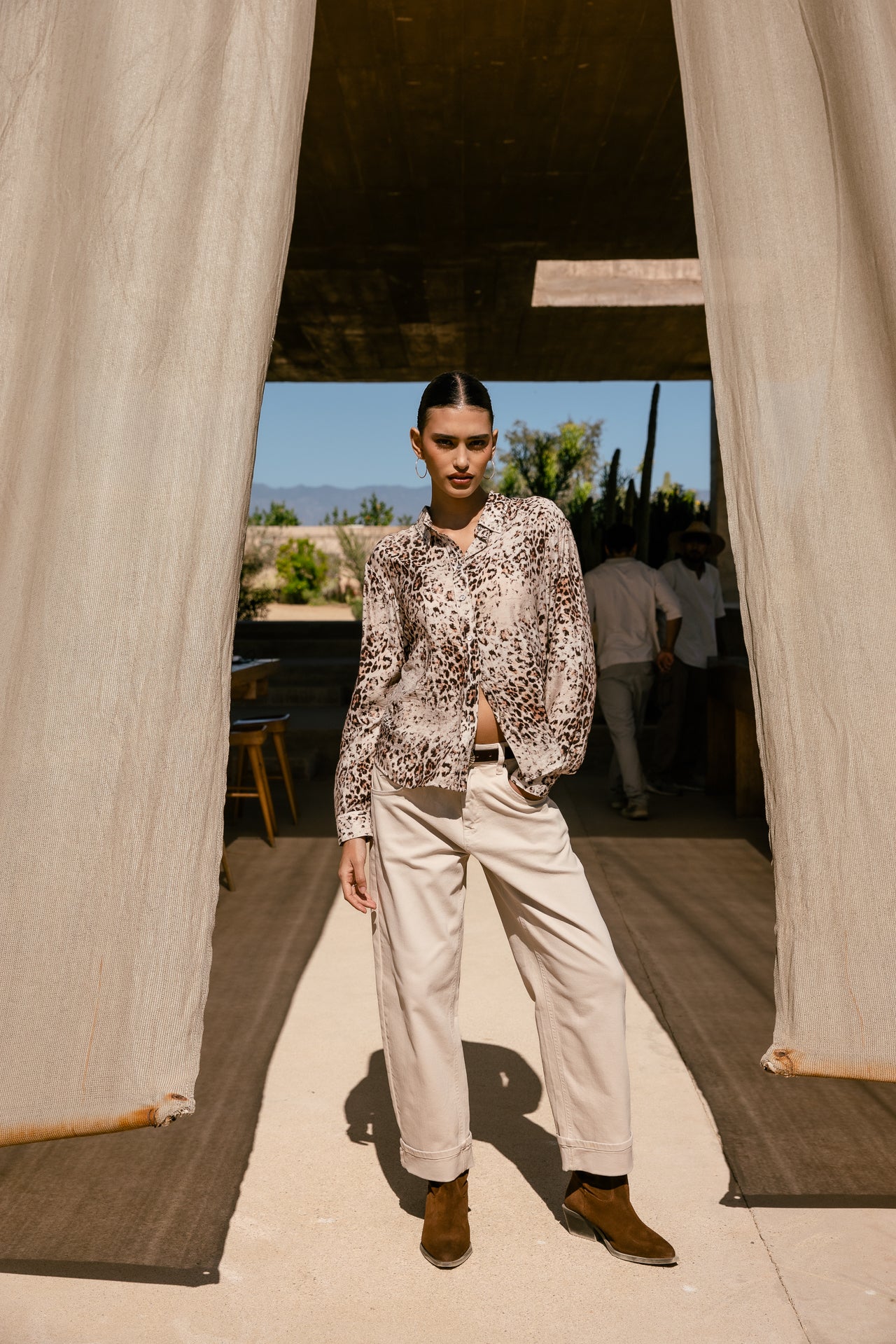 

Chemise large et fluide Femme Chickya Leo Bleached off white | Freeman T. Porter