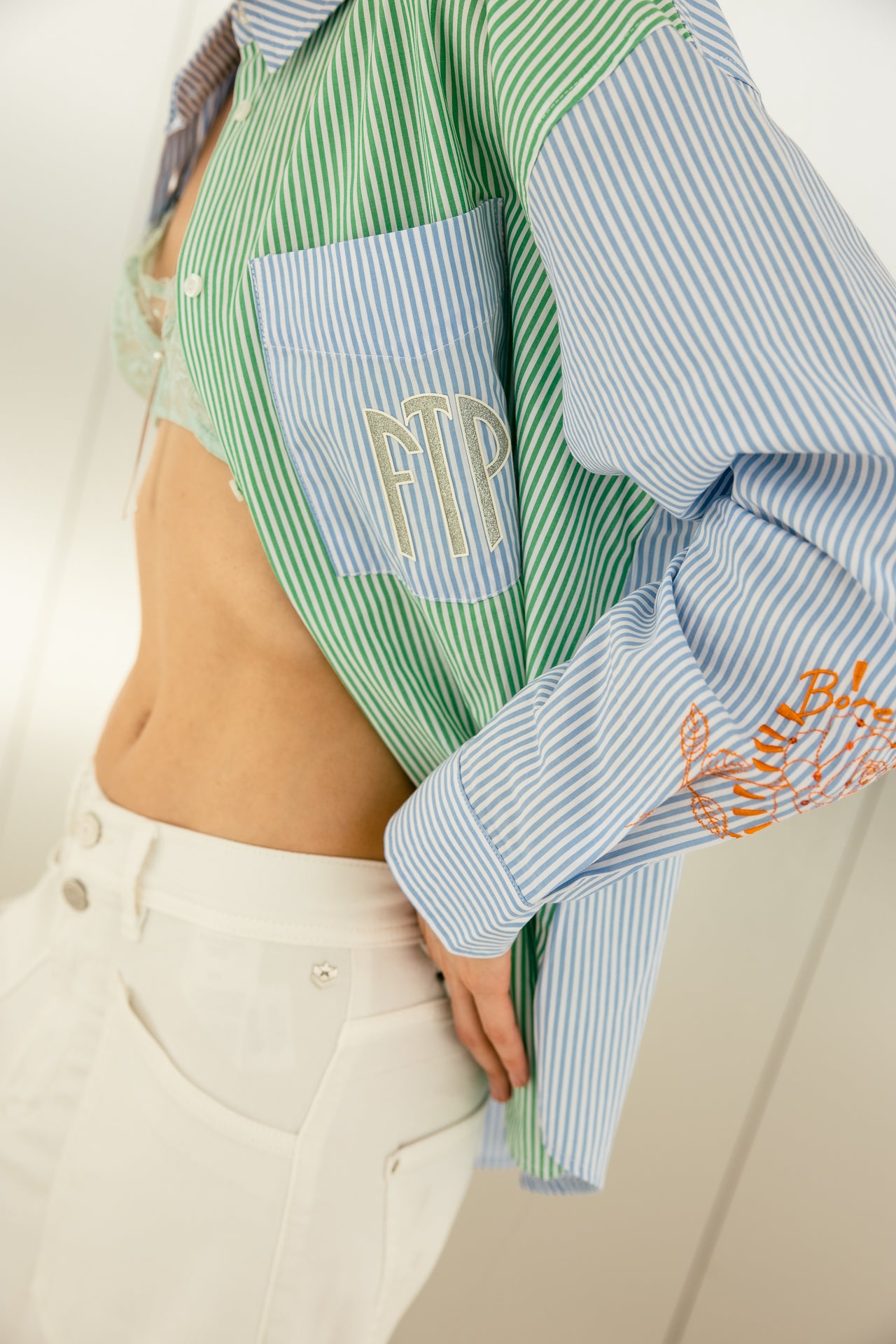 
              

Chemise large rayée brodée Femme Cholina Vibe seaside | Freeman T. Porter
            