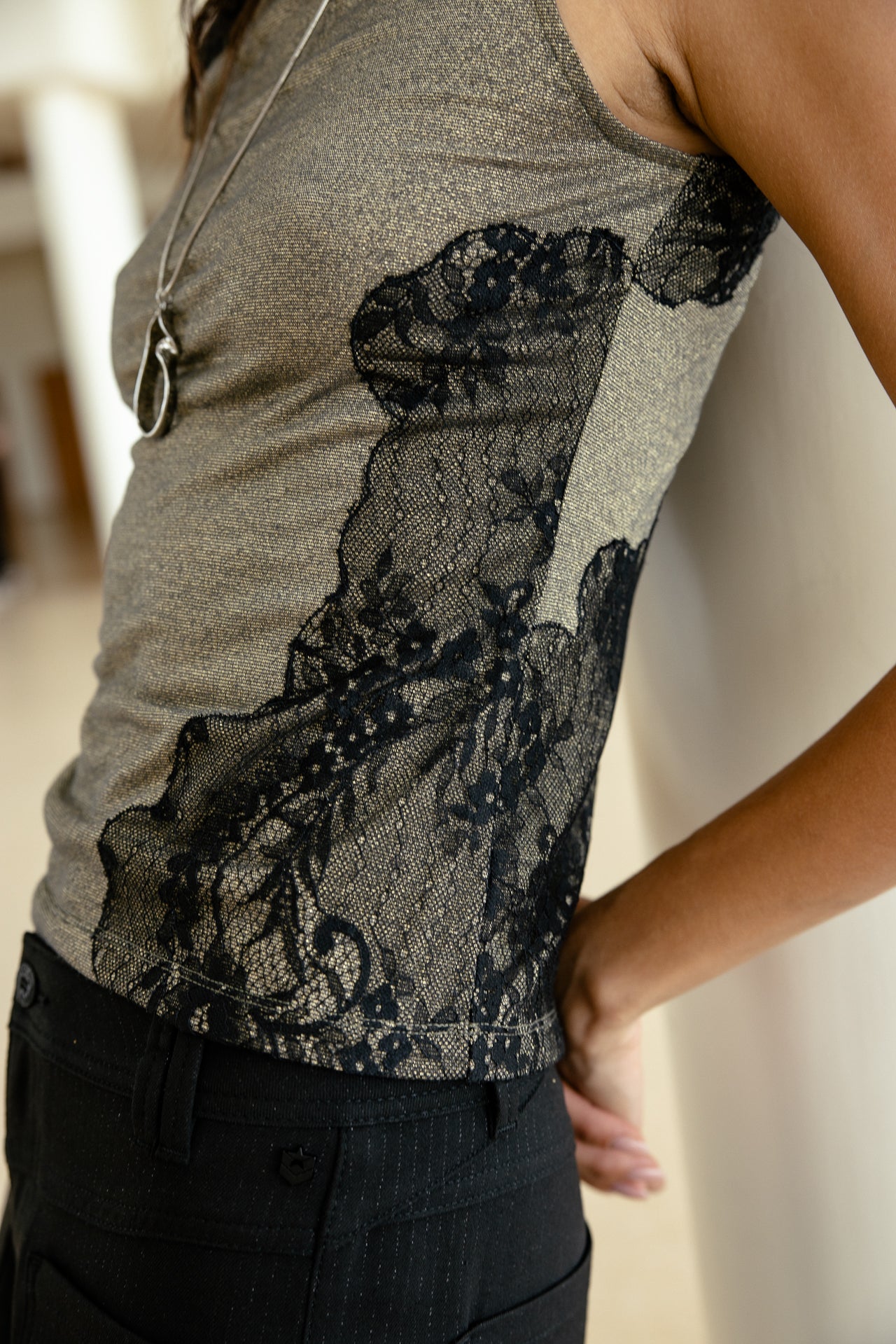 

Glitzerndes Top mit Spitzeneinsatz Damen Teezy Lace light khaki | Freeman T. Porter