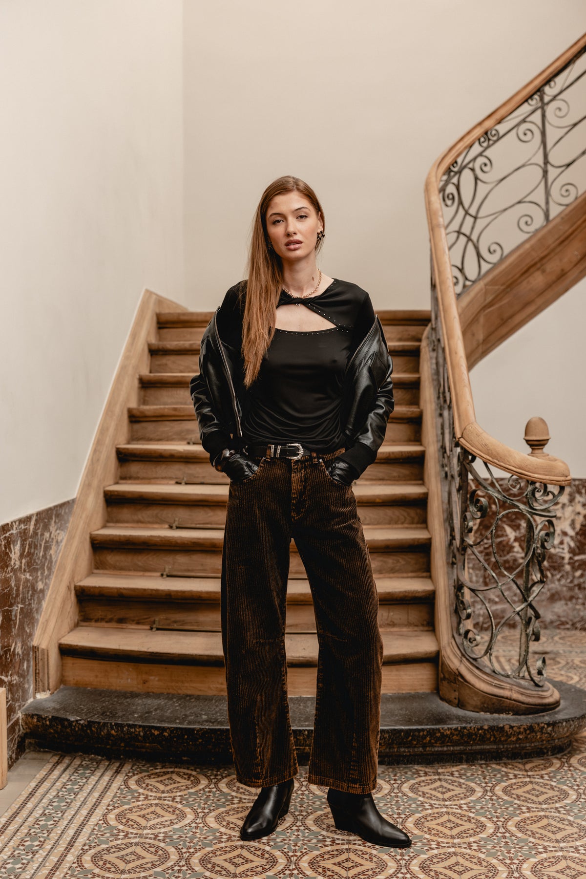 

T-Shirt mit offenem Kragen Damen Tamila black | Freeman T. Porter