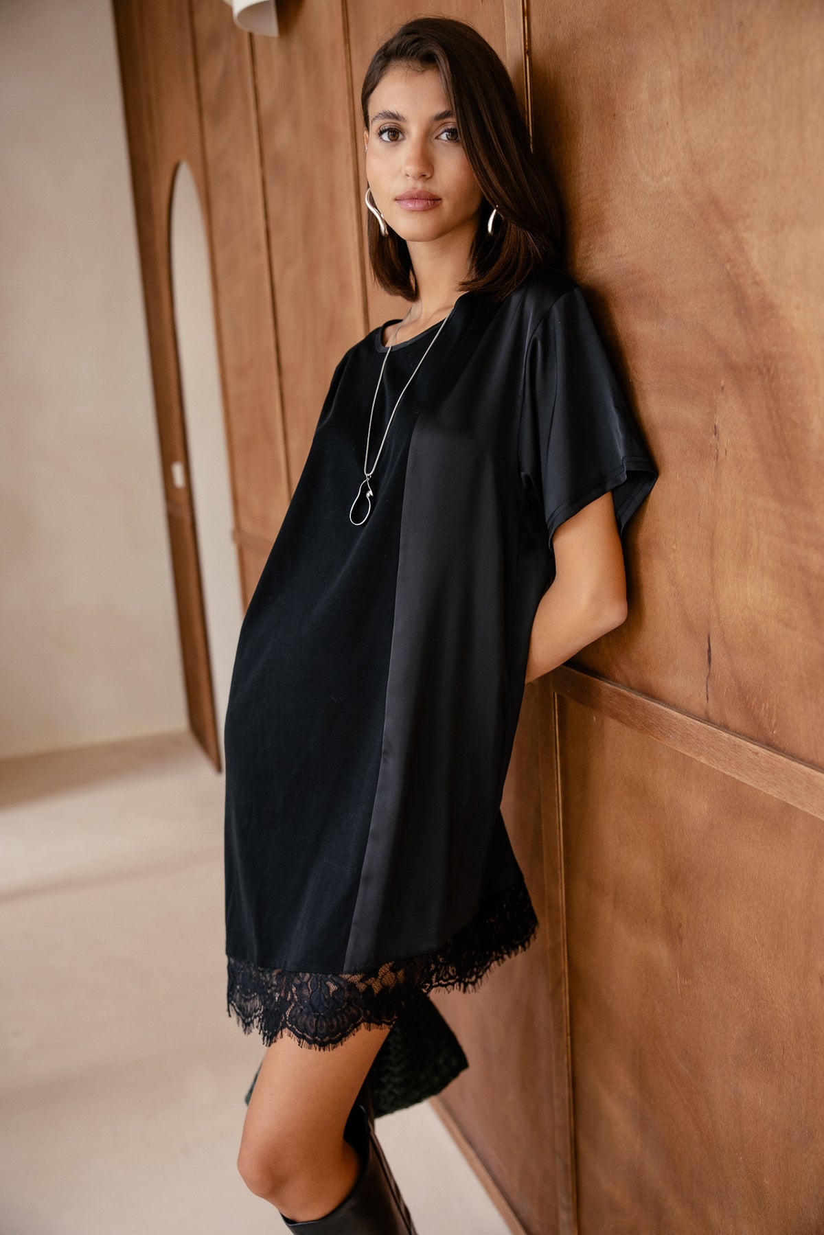 

Robe asymétrique bi-matière et dentelle Femme Rami Lace black | Freeman T. Porter