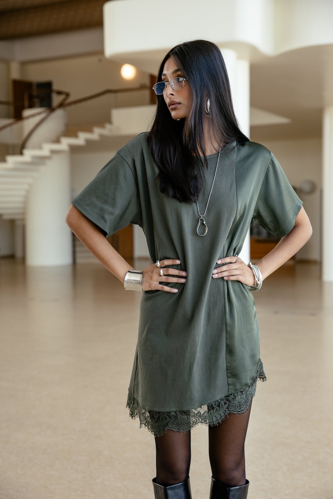   
            

Asymmetrisches Kleid aus zwei Materialien und Spitze Damen Rami Lace forest night | Freeman T. Porter
          
