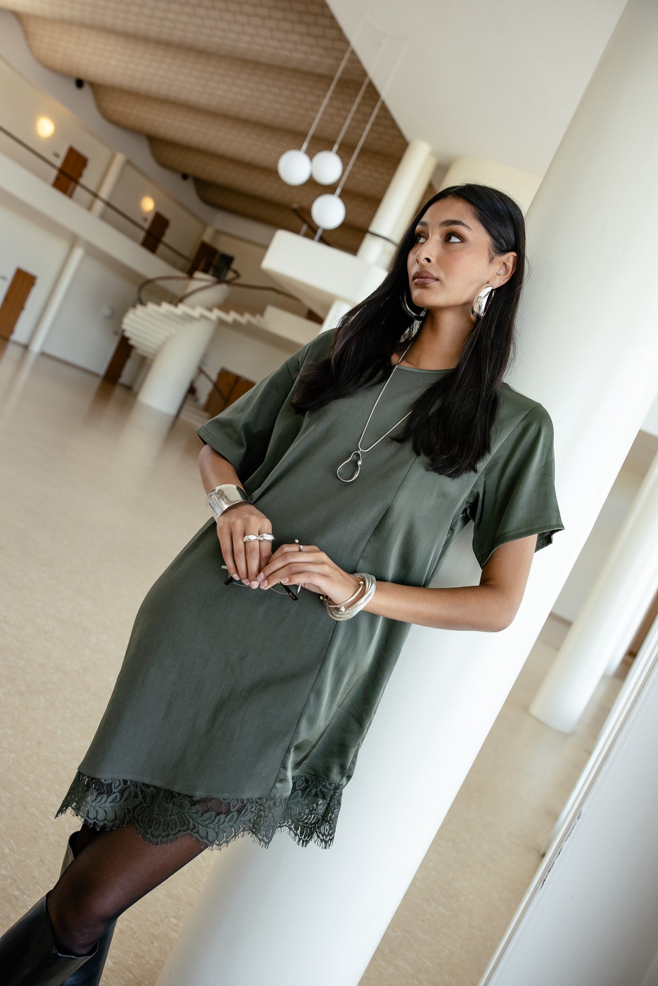 

Asymmetrisches Kleid aus zwei Materialien und Spitze Damen Rami Lace forest night | Freeman T. Porter