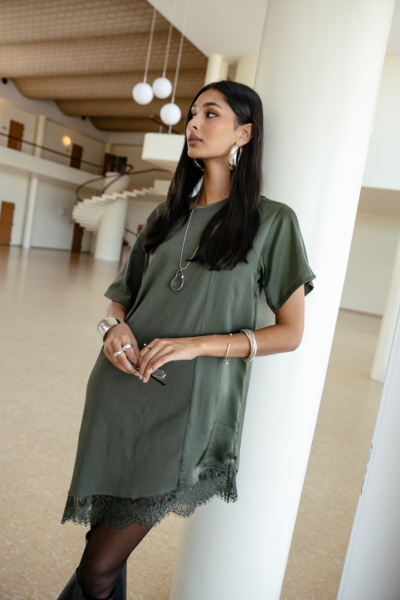 

Asymmetrisches Kleid aus zwei Materialien und Spitze Damen Rami Lace forest night | Freeman T. Porter