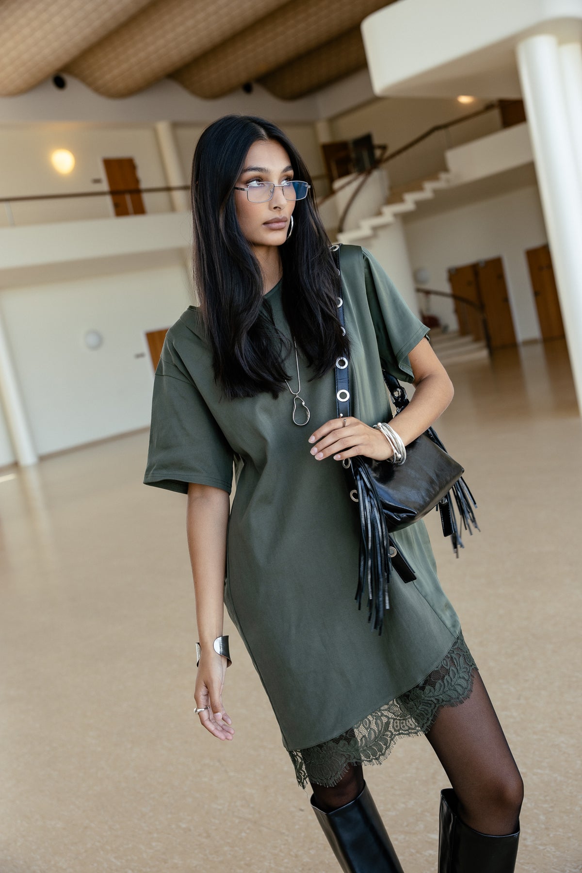 

Asymmetrisches Kleid aus zwei Materialien und Spitze Damen Rami Lace forest night | Freeman T. Porter