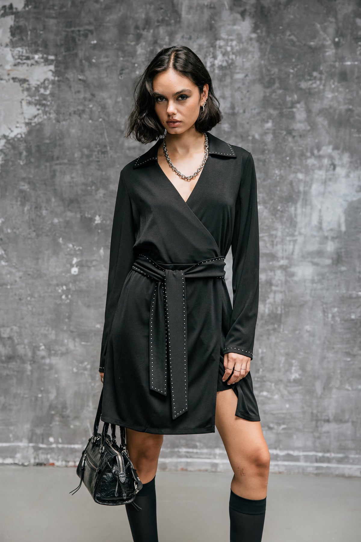   
            

Kurzes Kleid mit Nieten Damen Rula Plain black | Freeman T. Porter
          